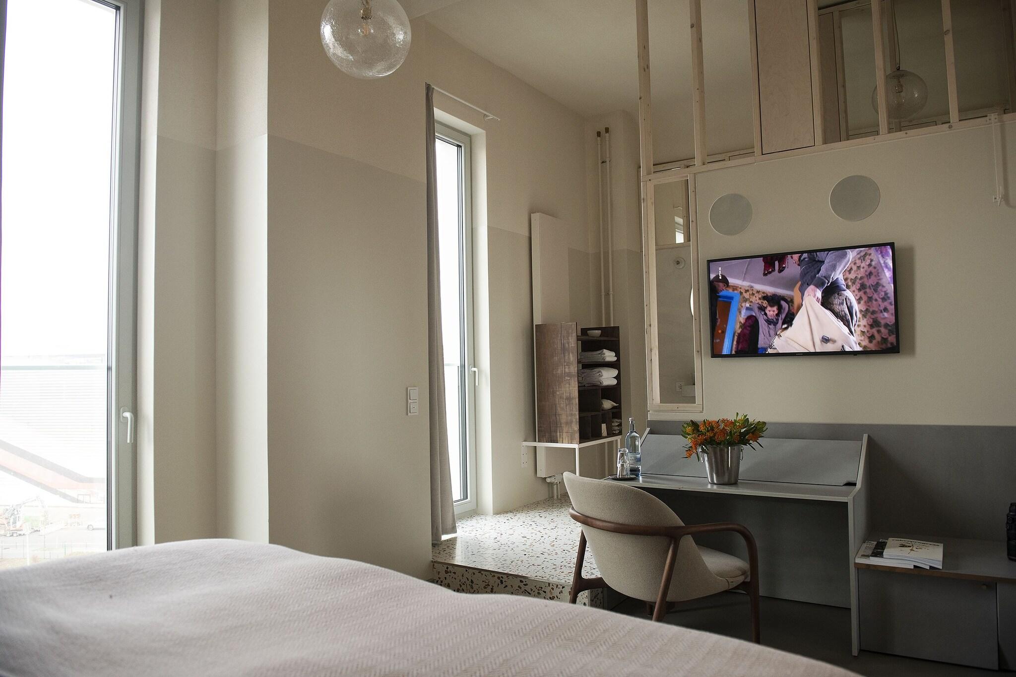 Double King Size Bed