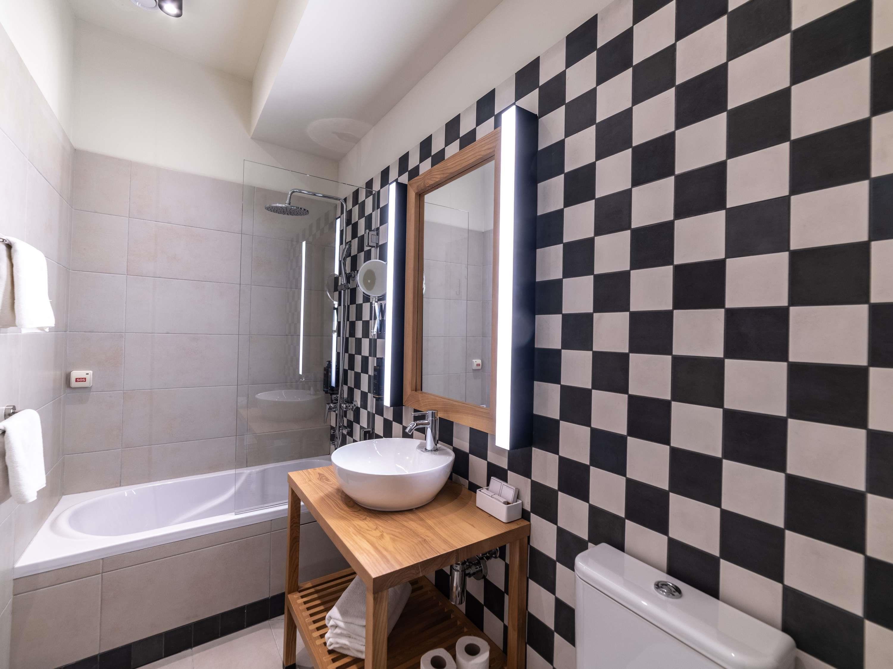 Double or Twin Standard