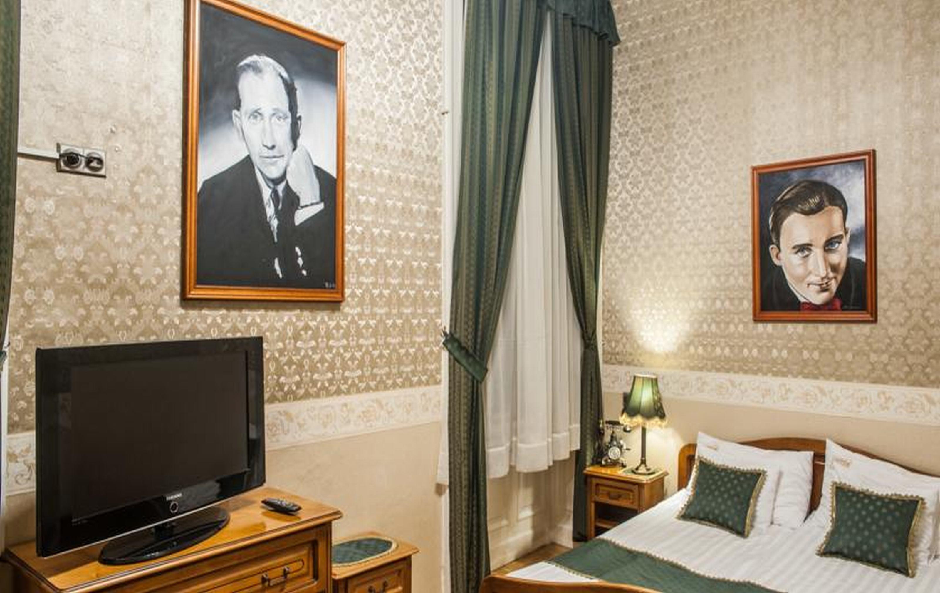 Double or Twin Standard