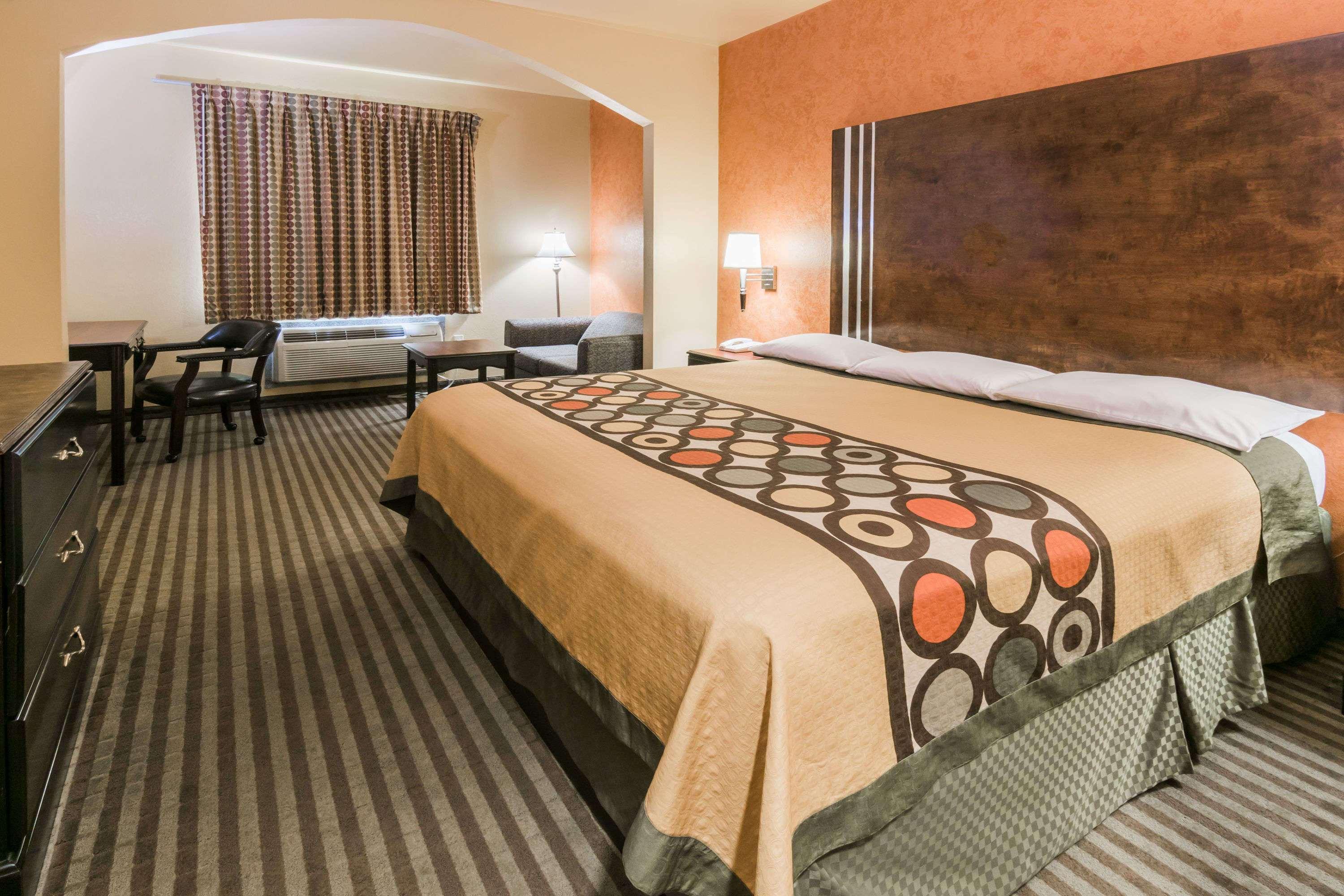 Room Accessible King Size Bed