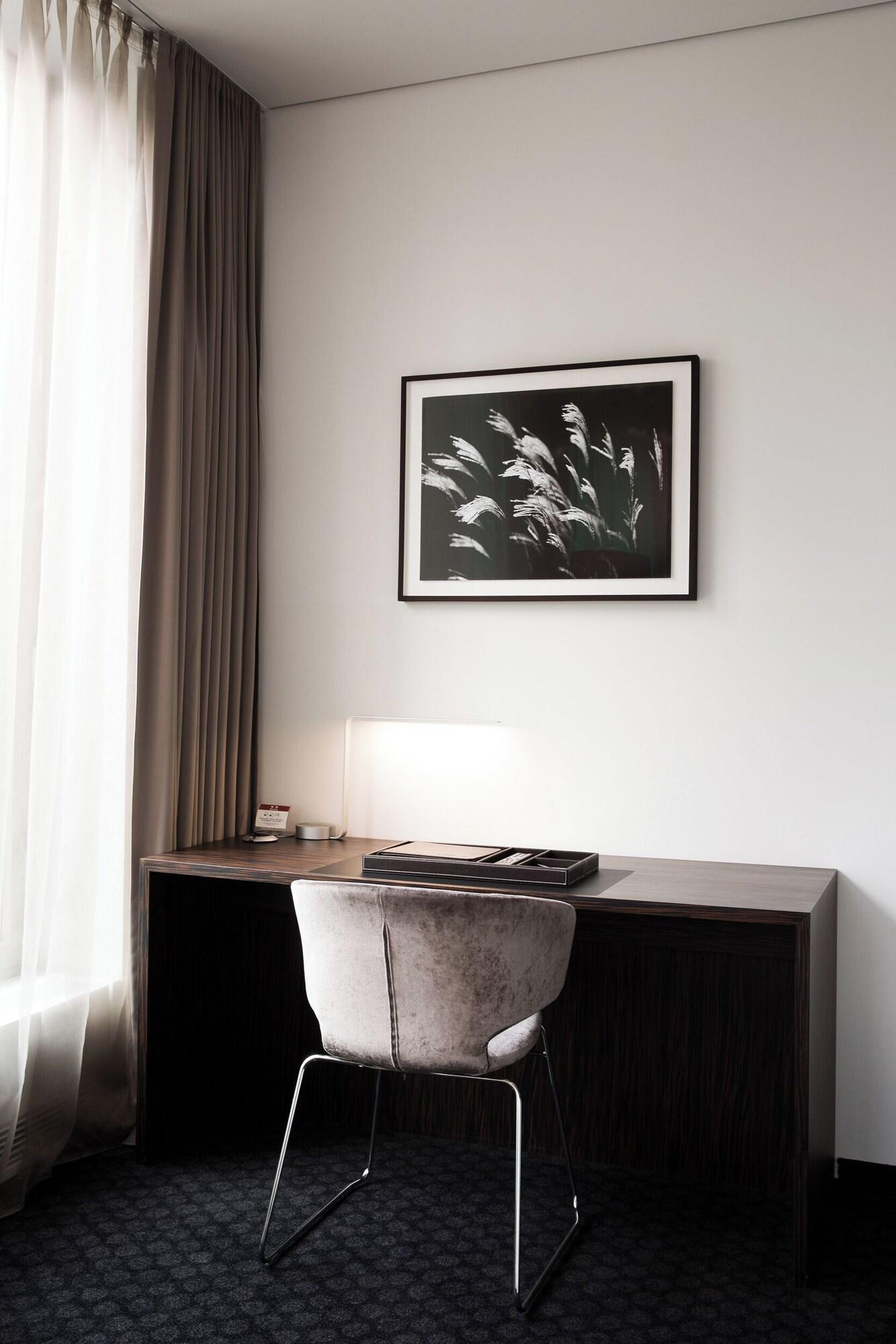 Junior Suite King Size Bed