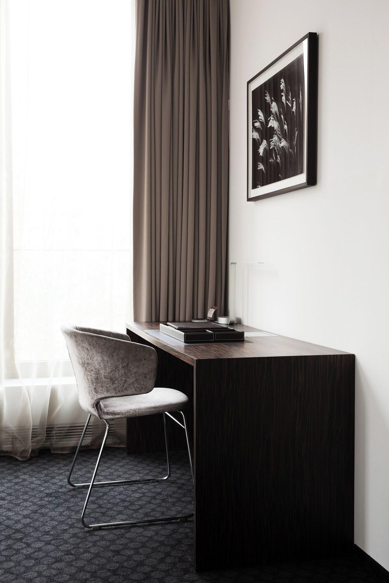 Double Deluxe King Bed