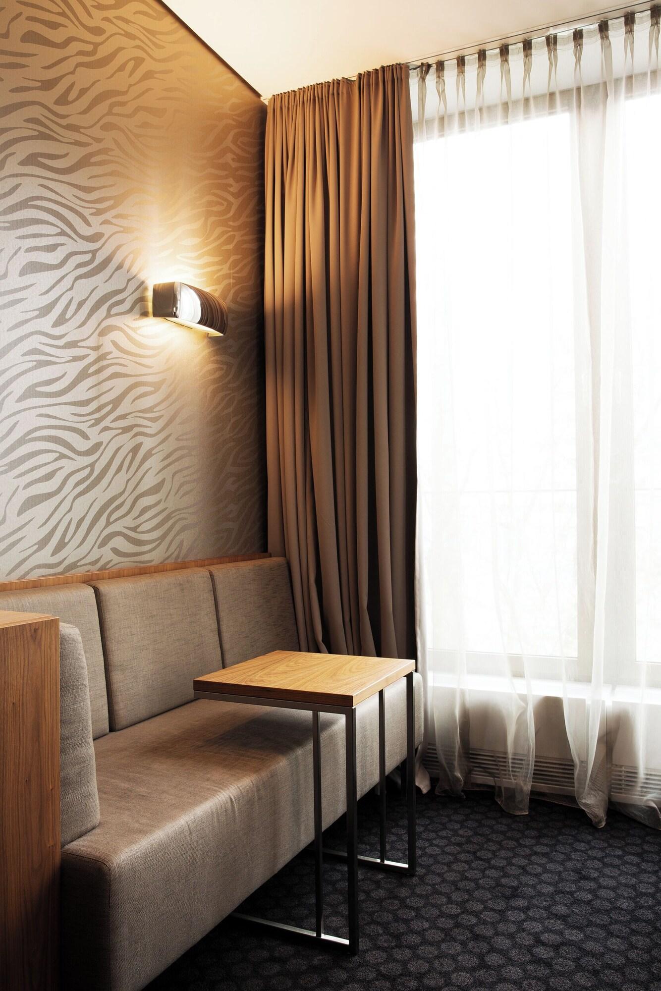 Double Deluxe King Bed