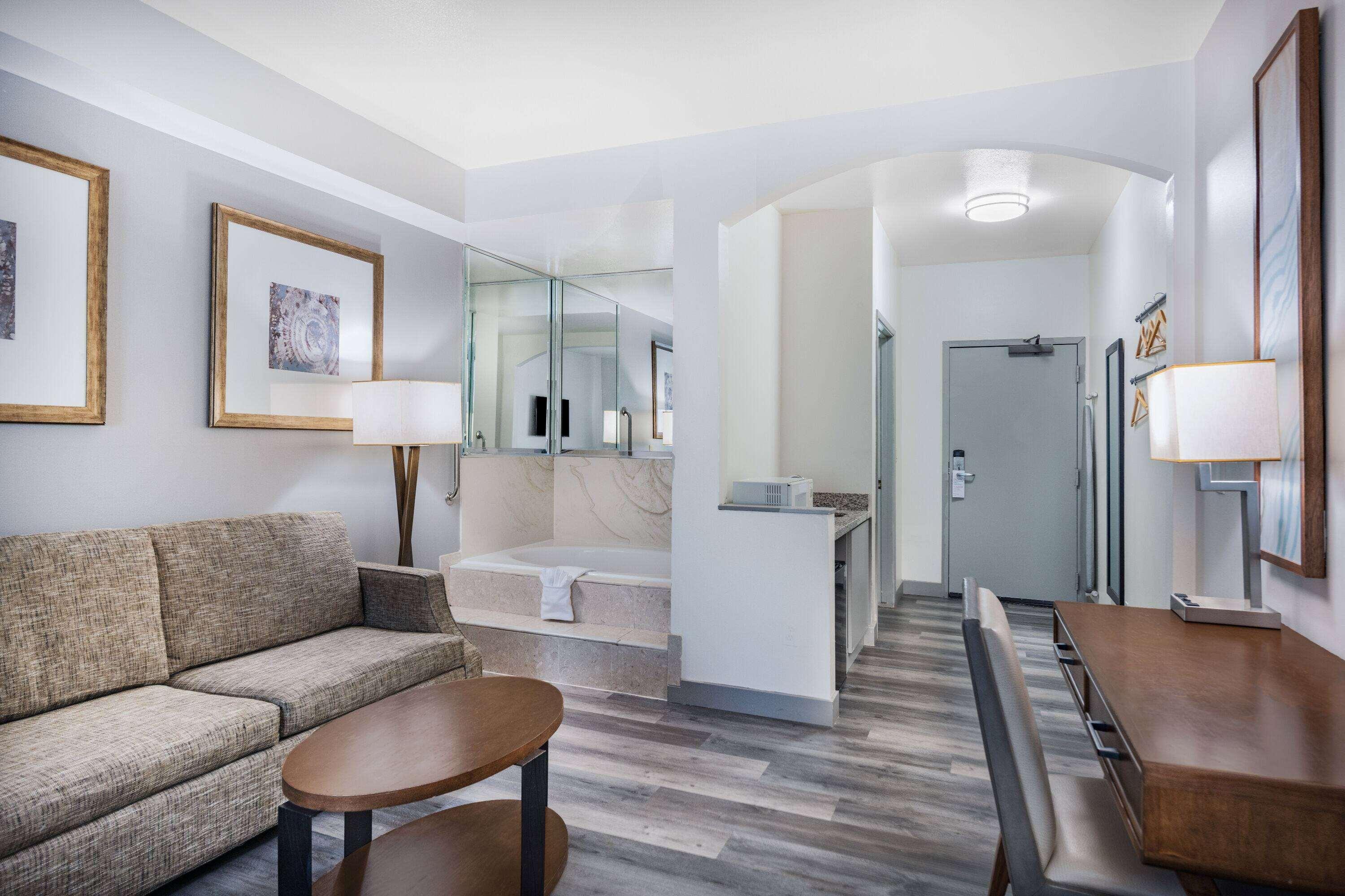 Suite Deluxe King Bed