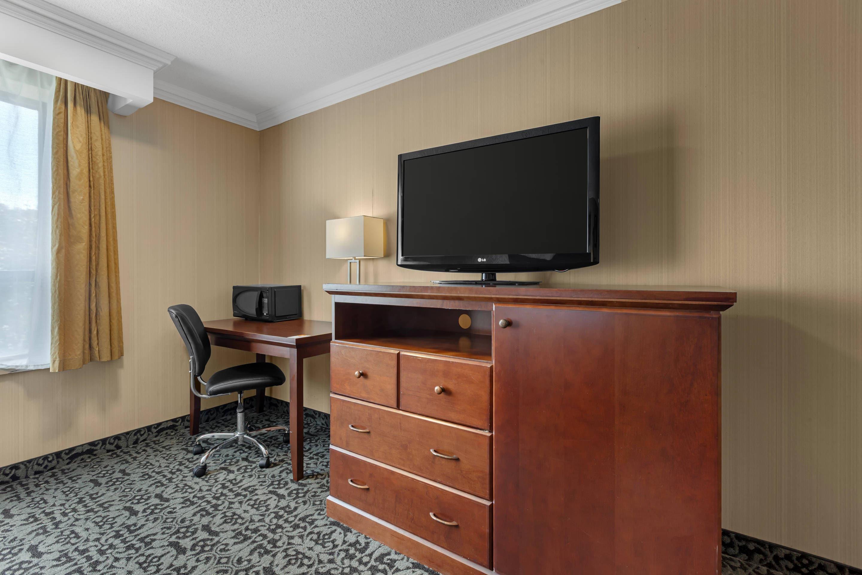 Double or Twin Two Queen Beds