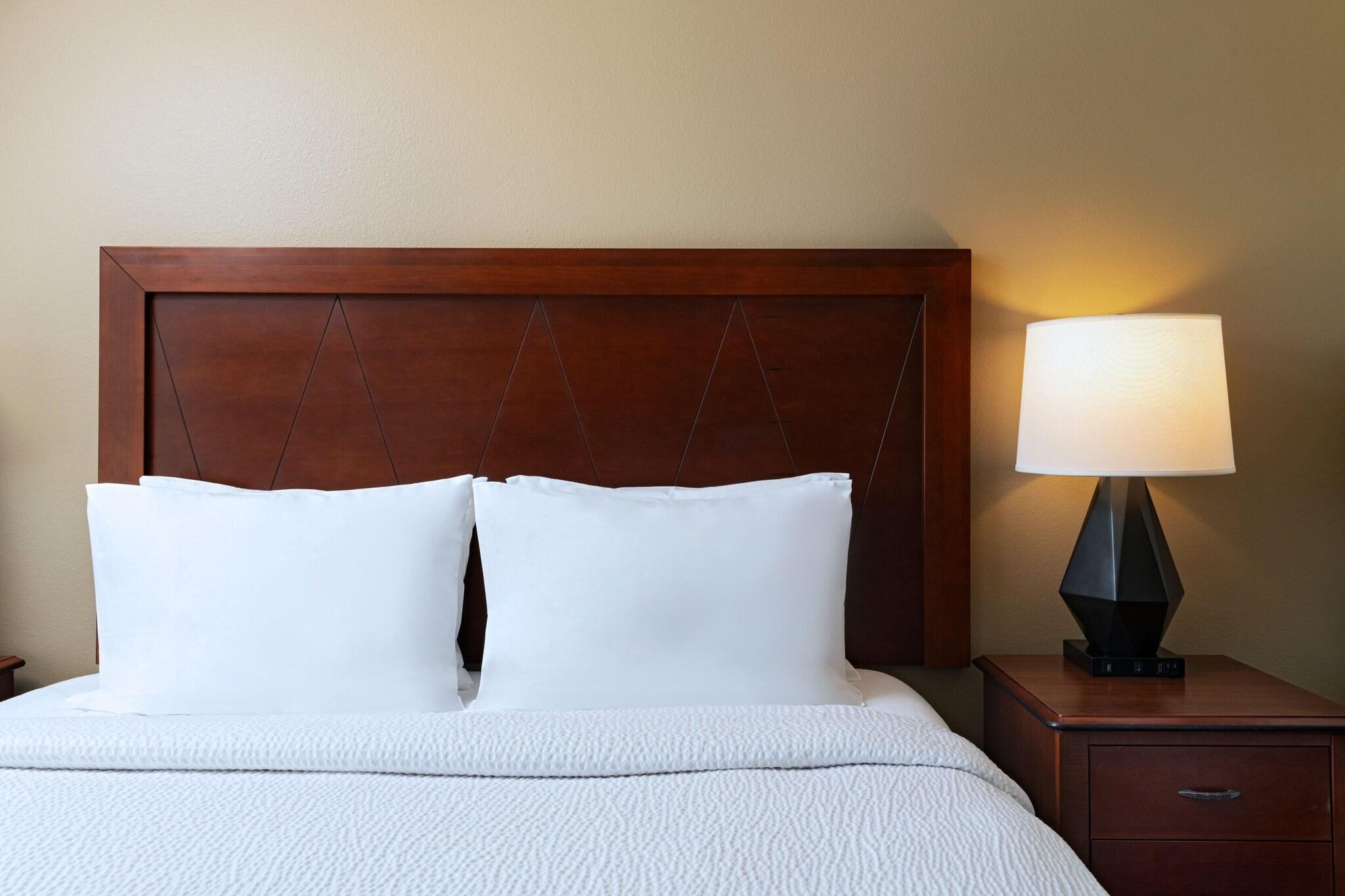 Studio Accessible King Size Bed