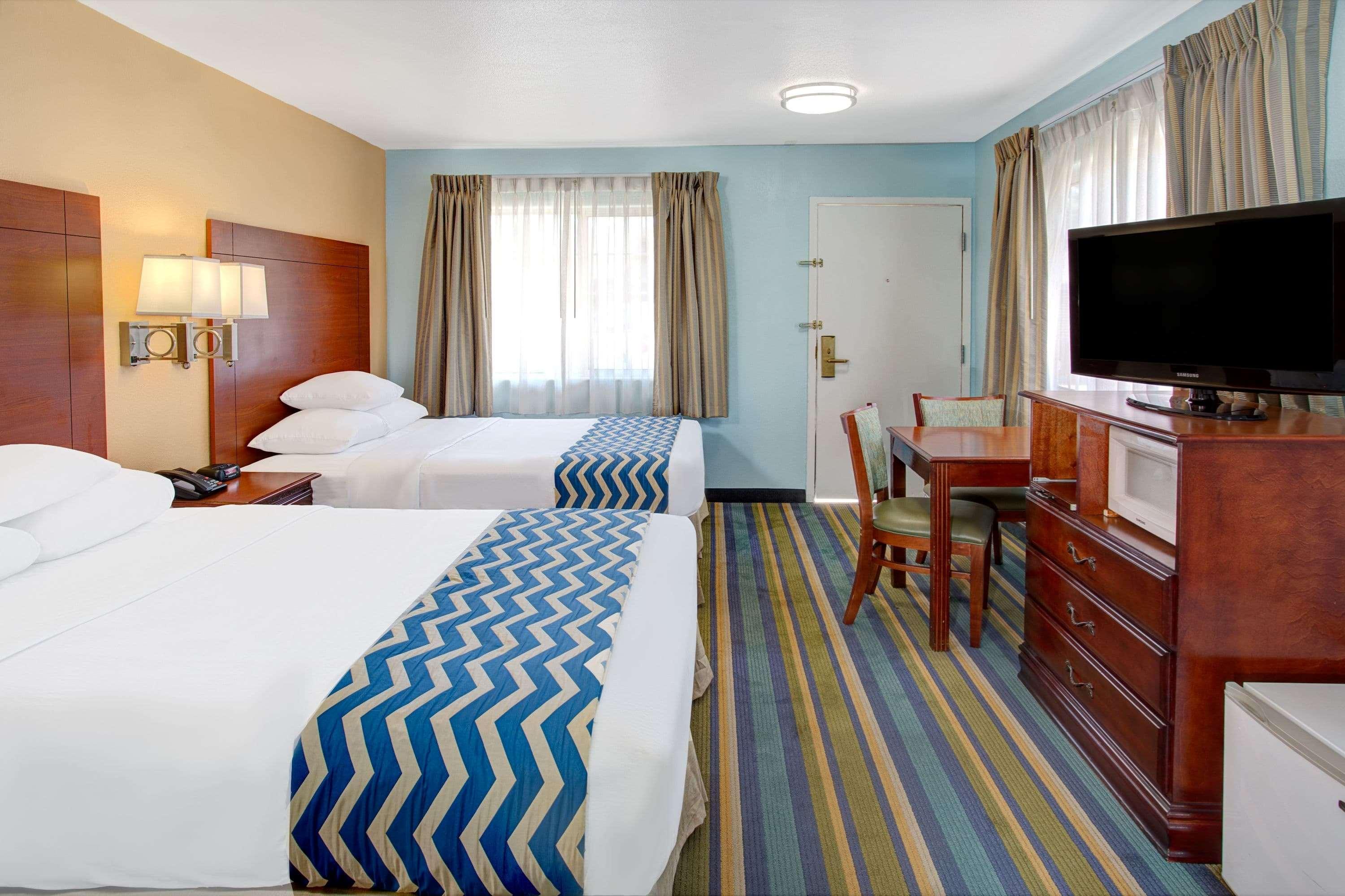 Quadruple Two Queen Beds