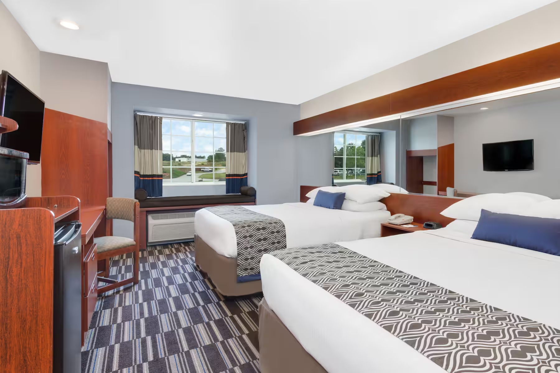 Quadruple Two Queen Beds