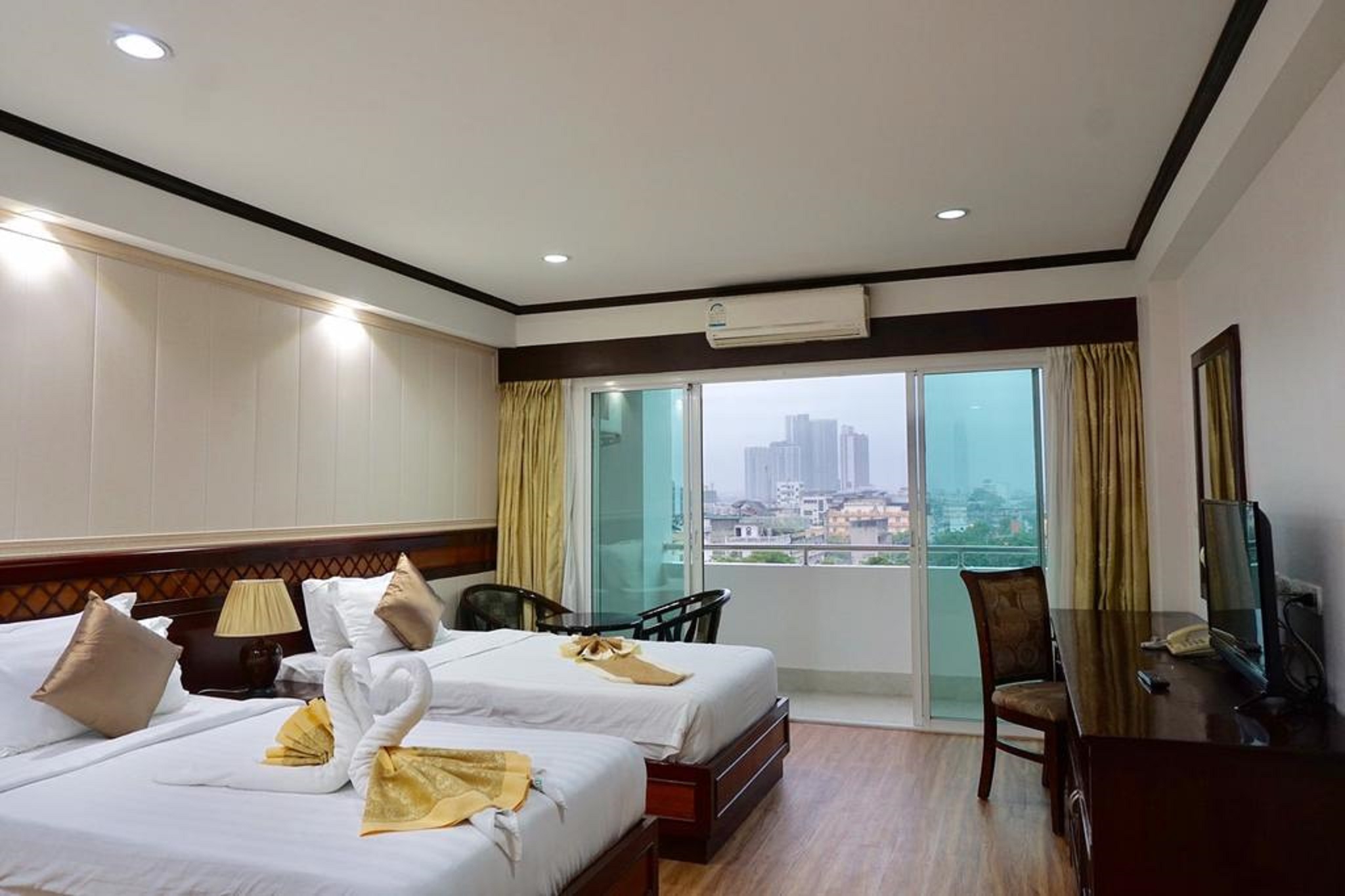 Double or Twin Deluxe