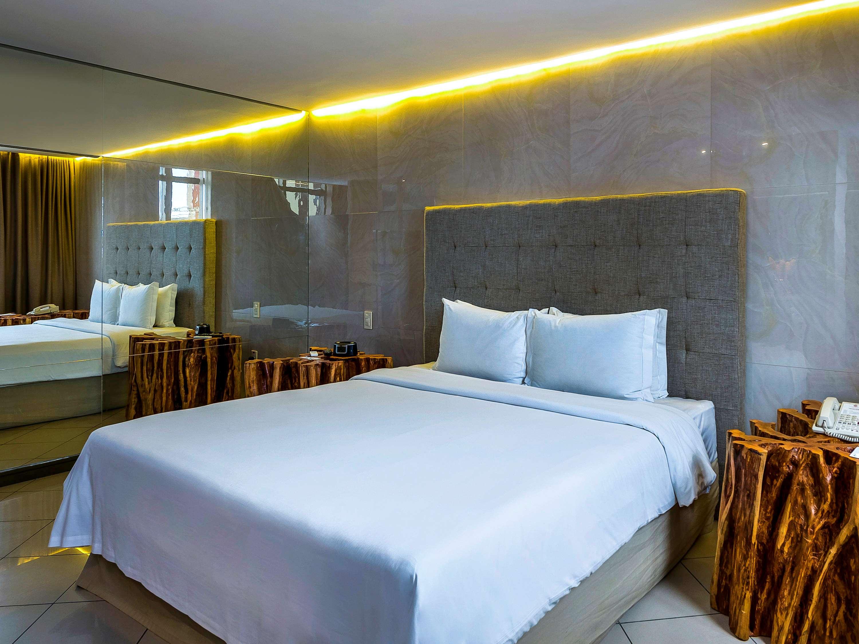 Suite Deluxe King Bed