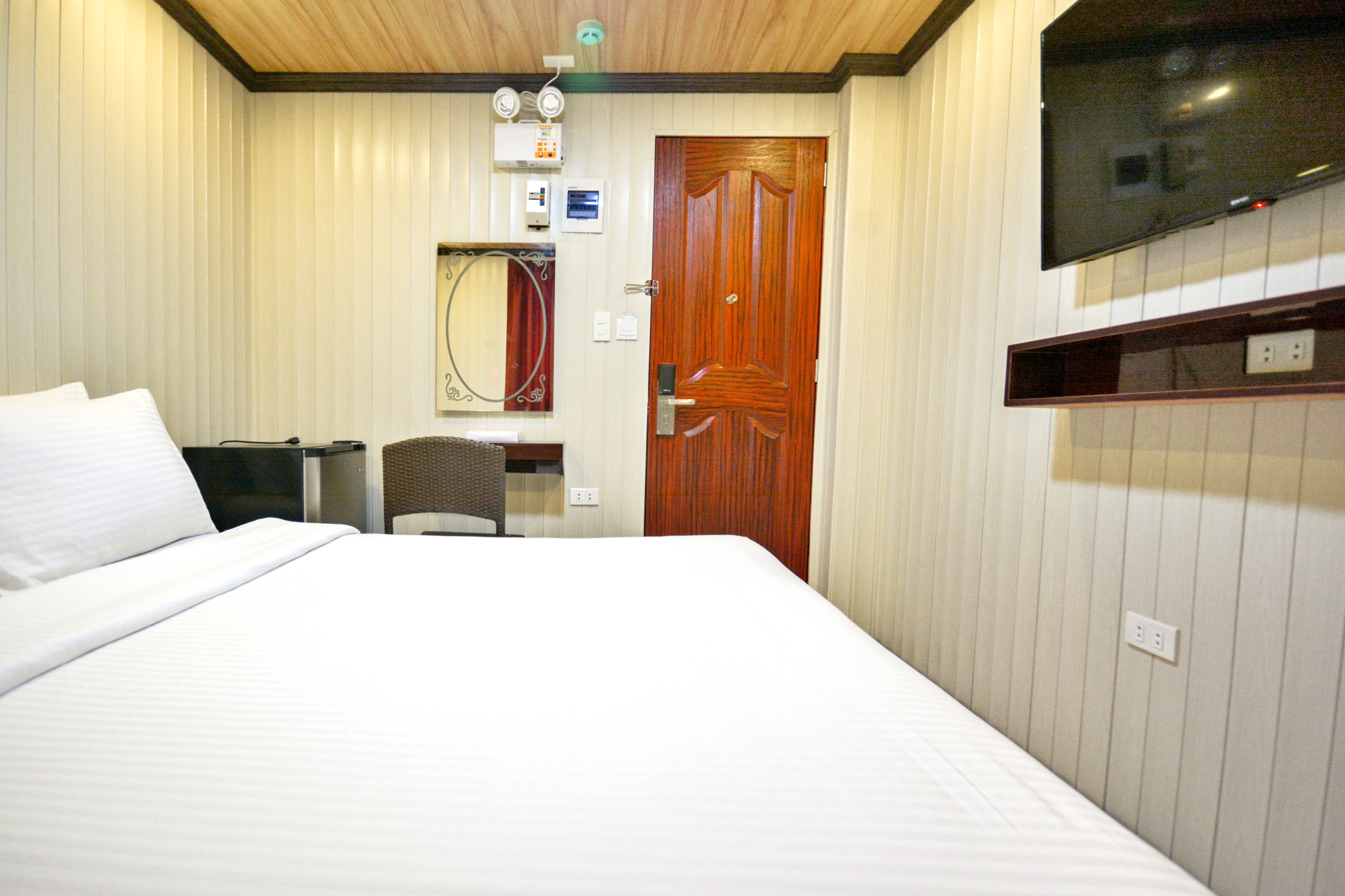 Double Shared External Bathroom