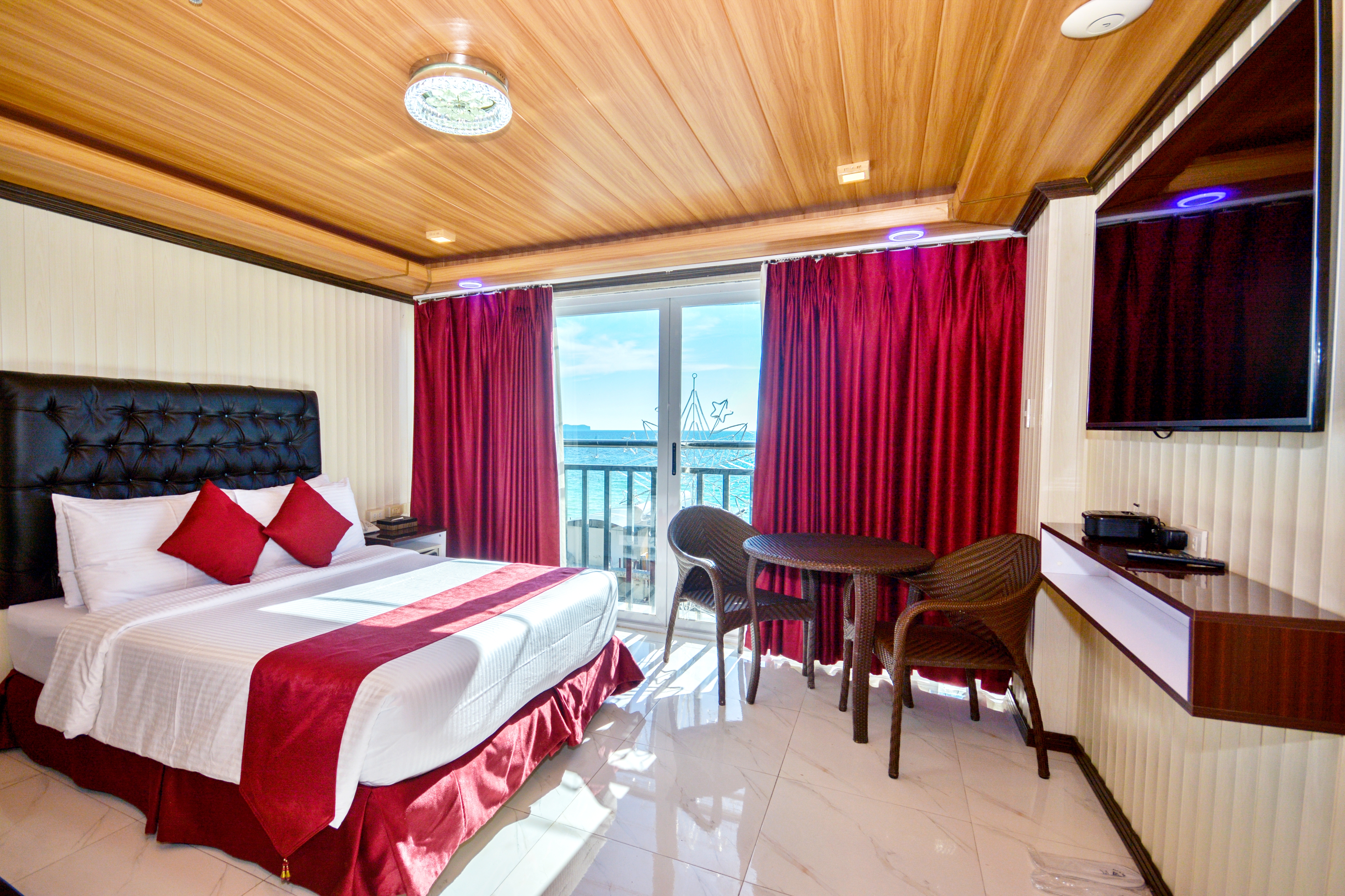 Junior Suite with Views