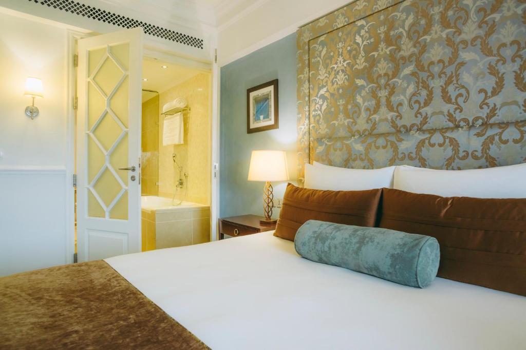 Twin Deluxe with Balcony