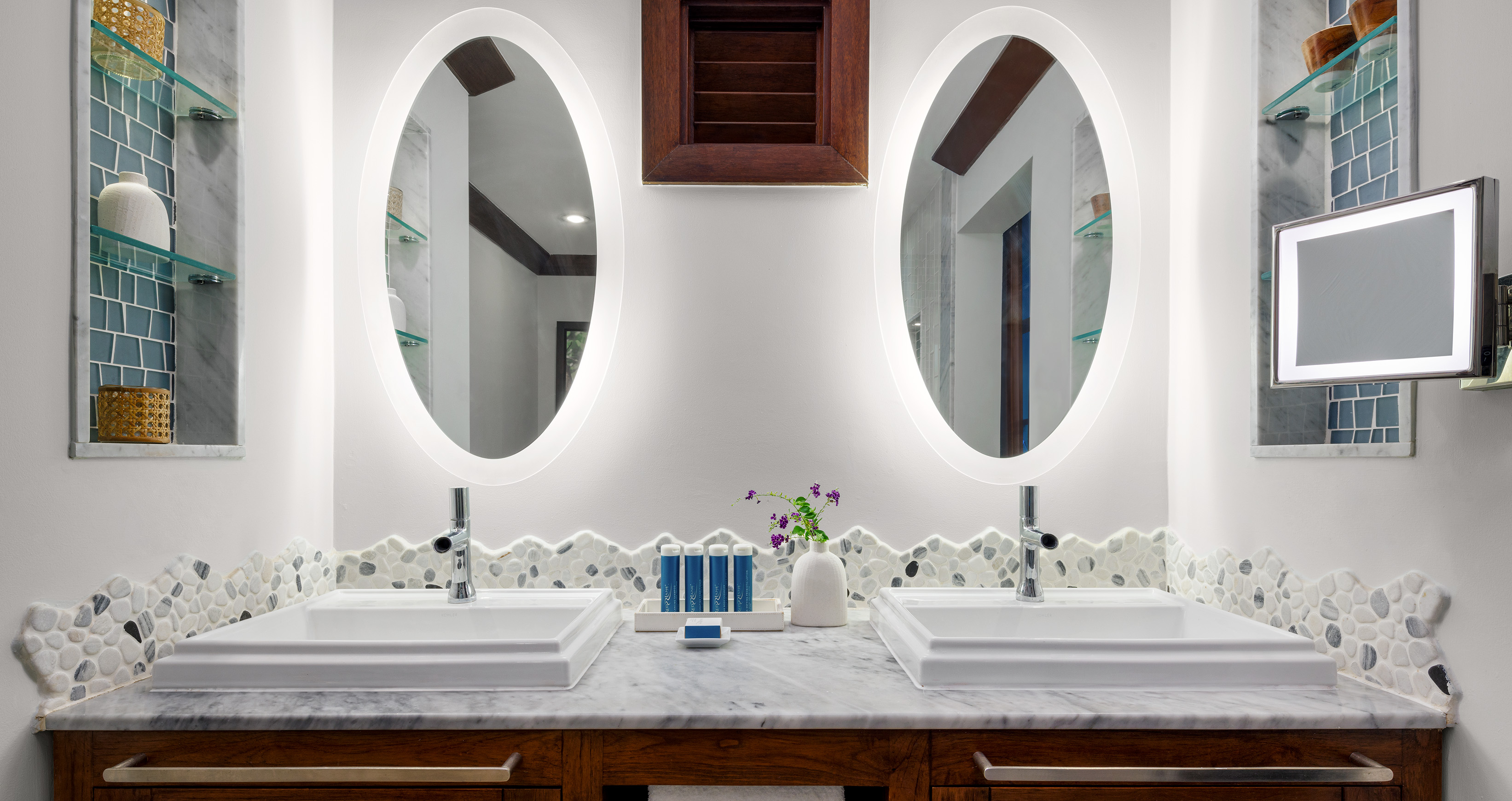 Room Pool View King Bed