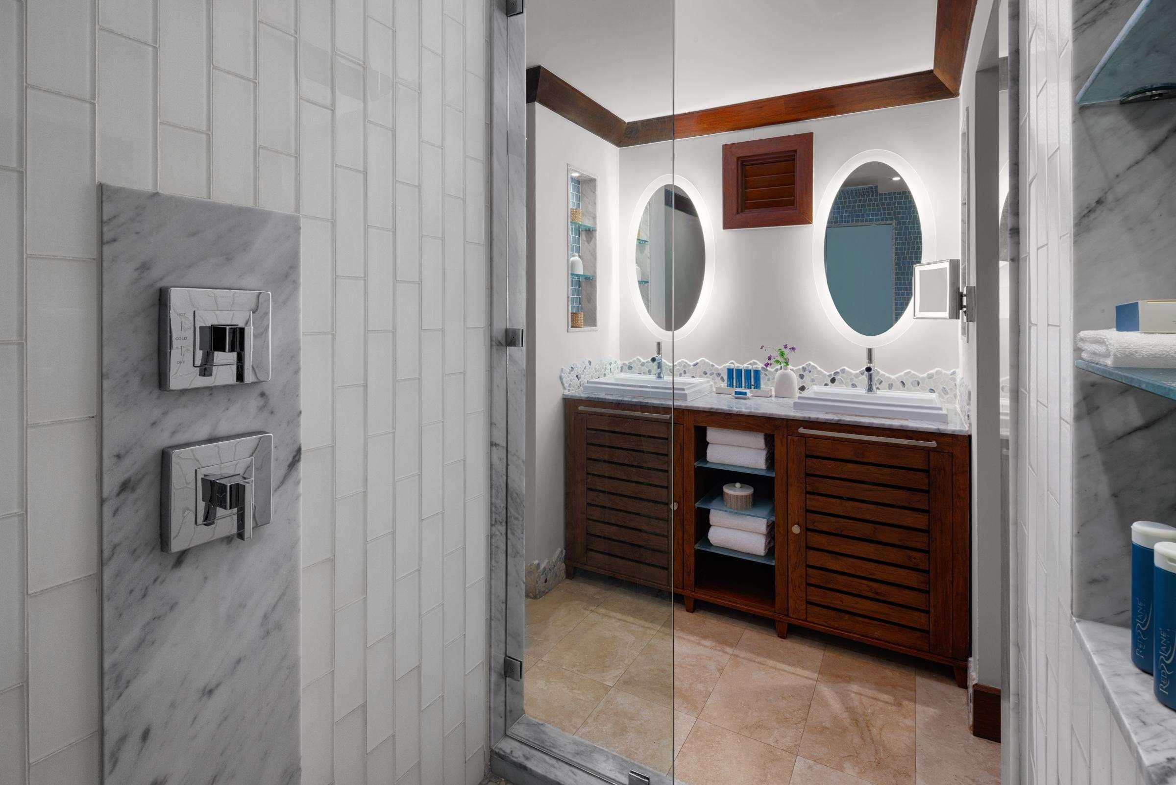 Room Pool View King Bed