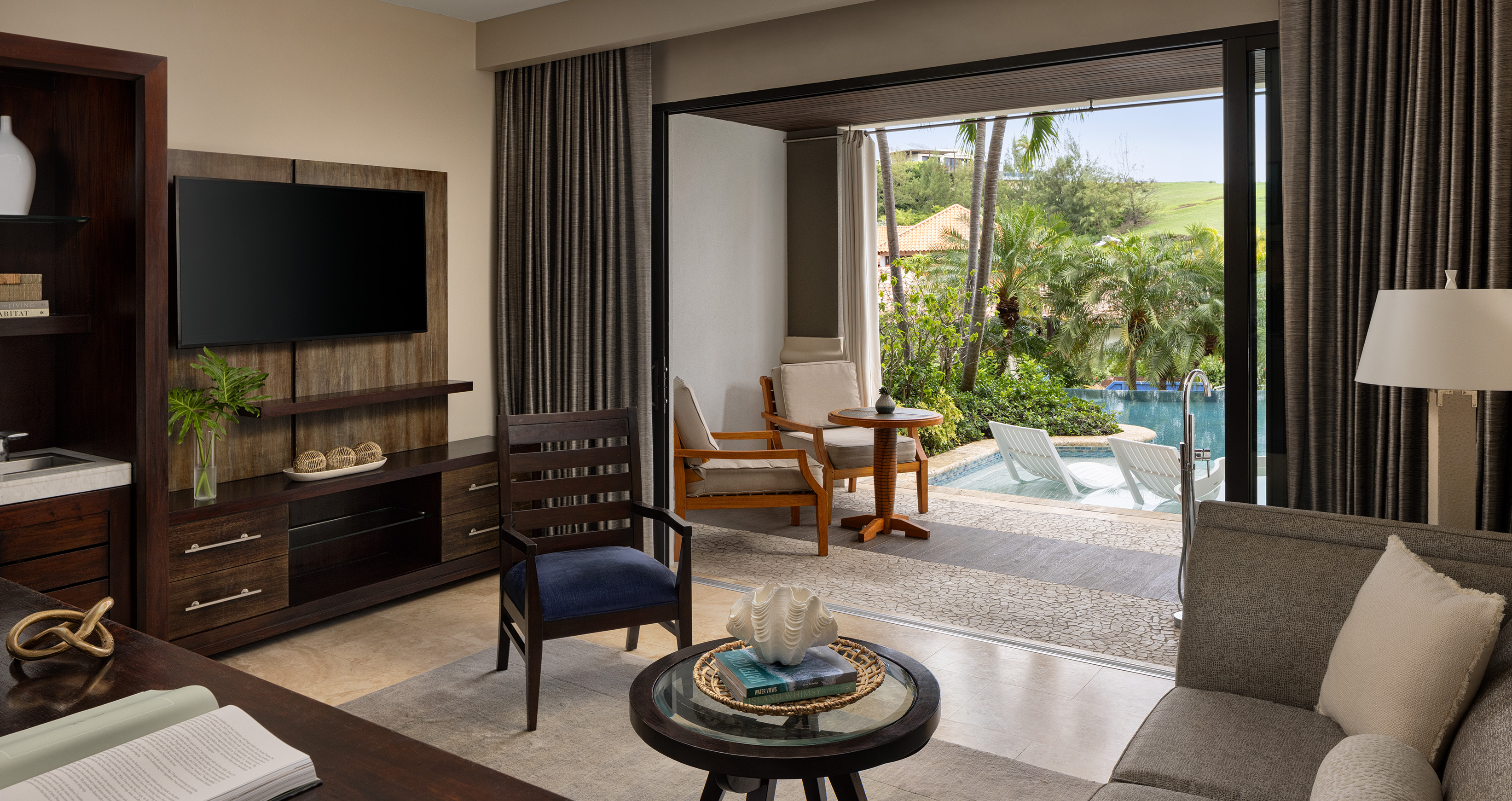 Suite Pool View One Bedroom