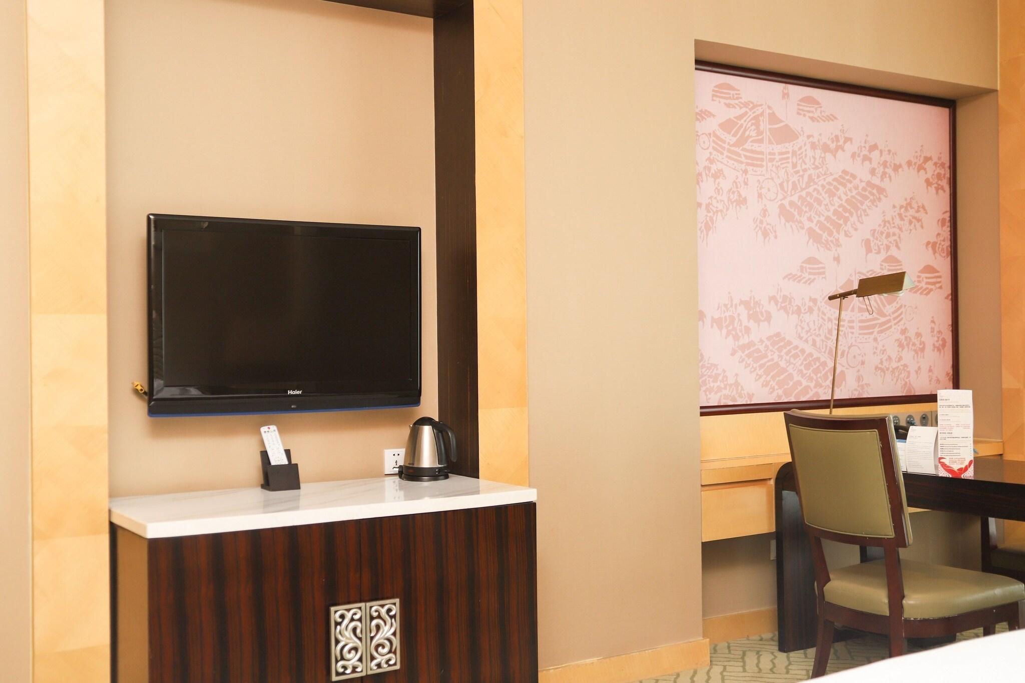 Double City View King Bed