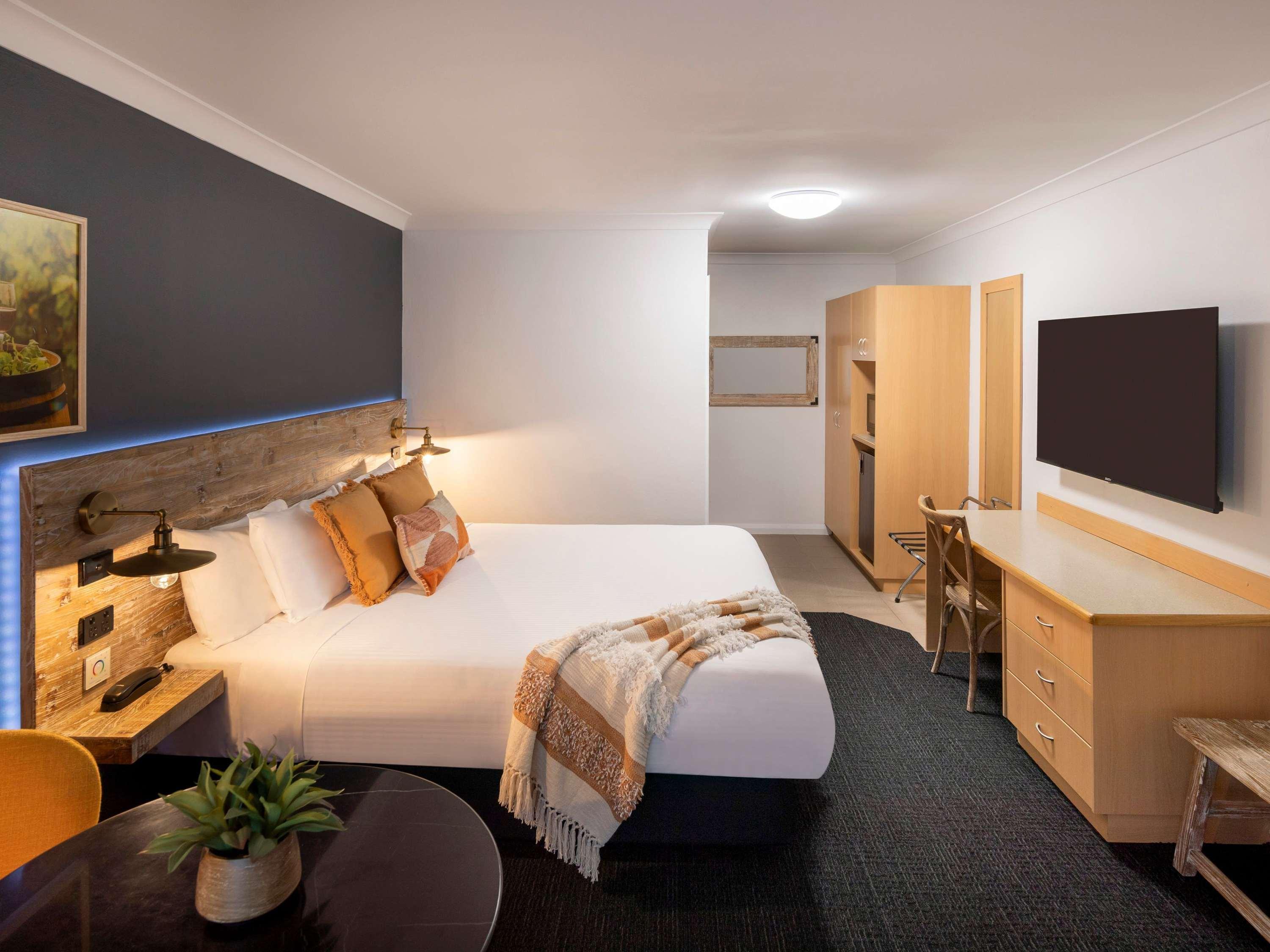 Double Queen Size Bed