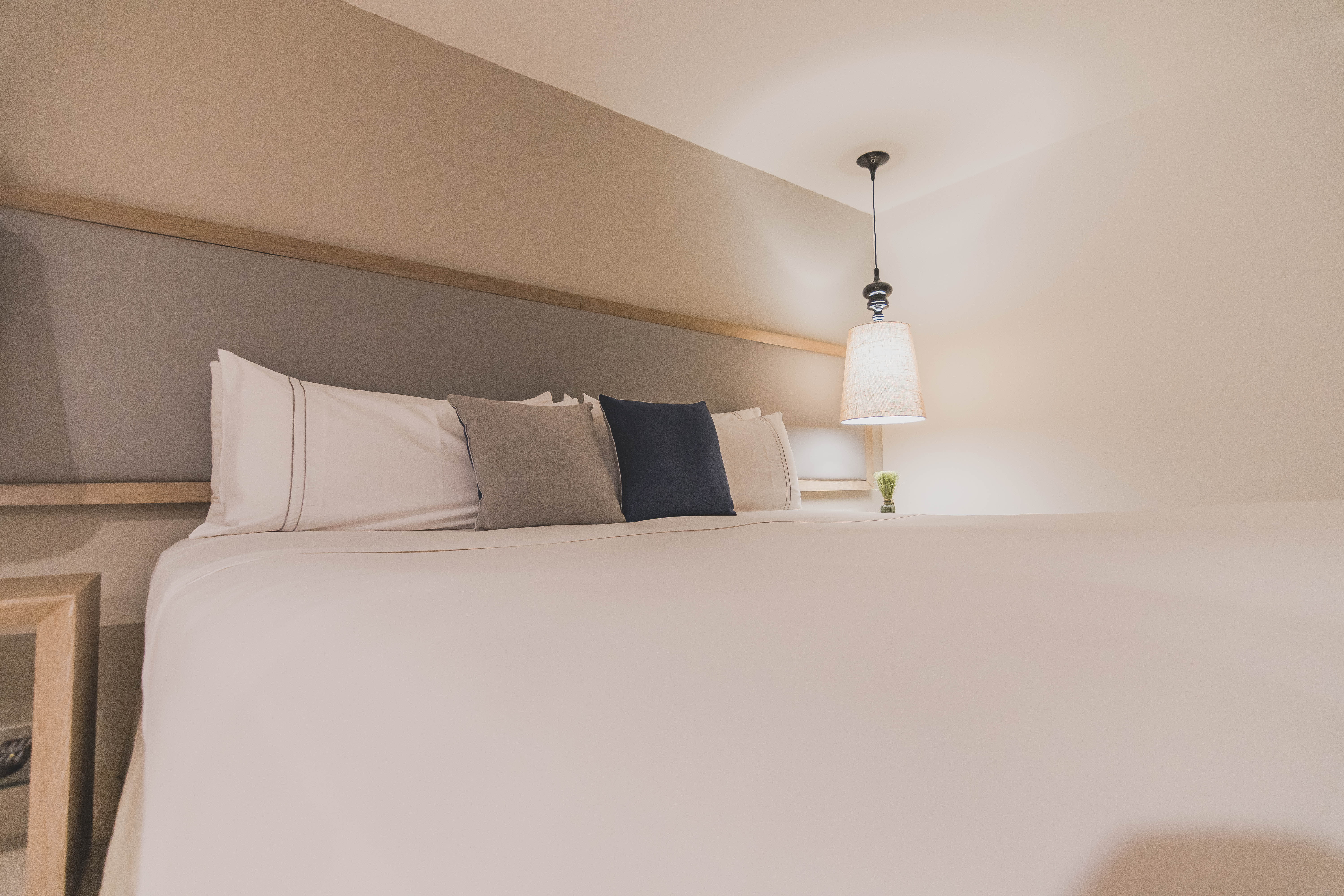 Double Deluxe One Bed