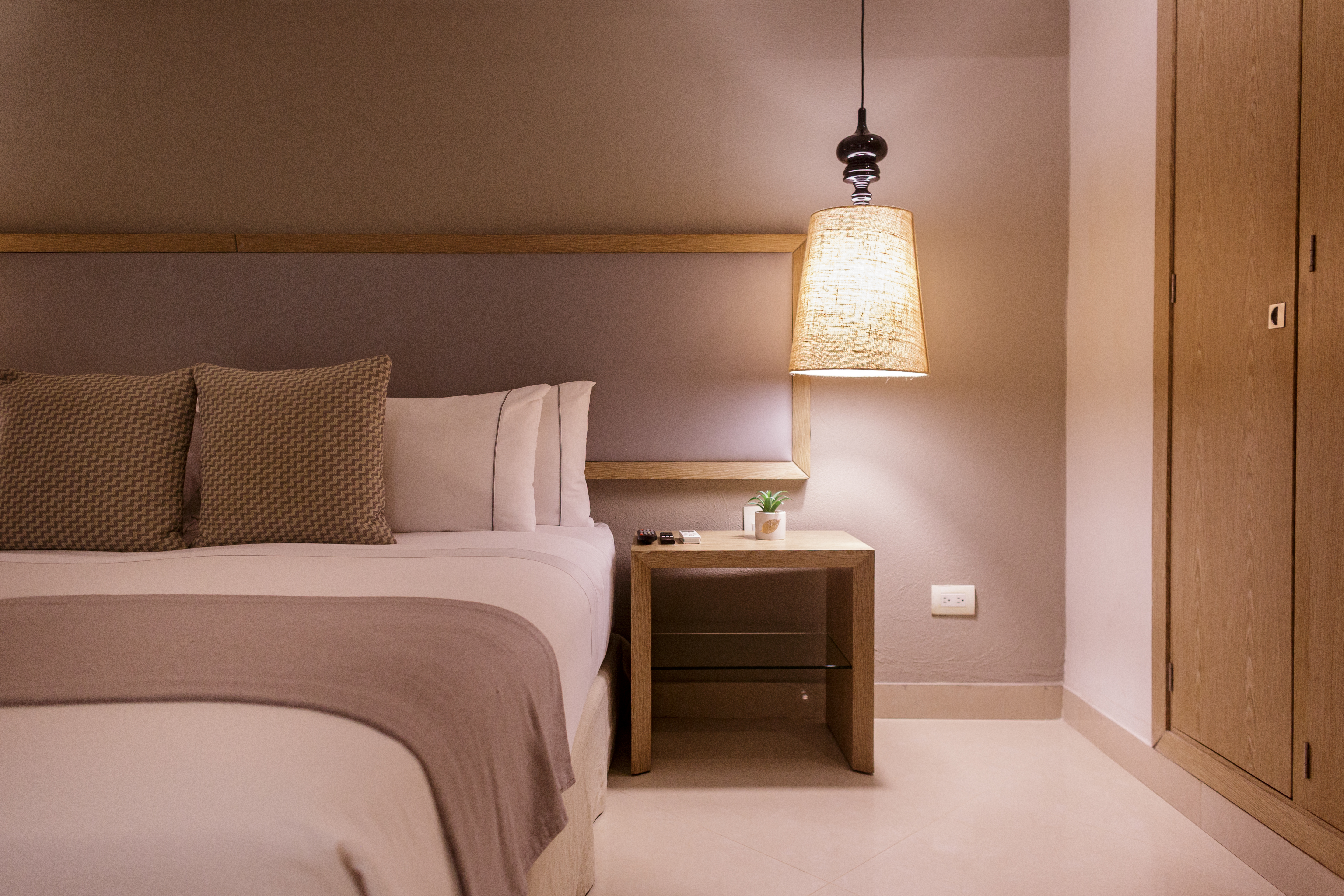 Double Deluxe One Bed