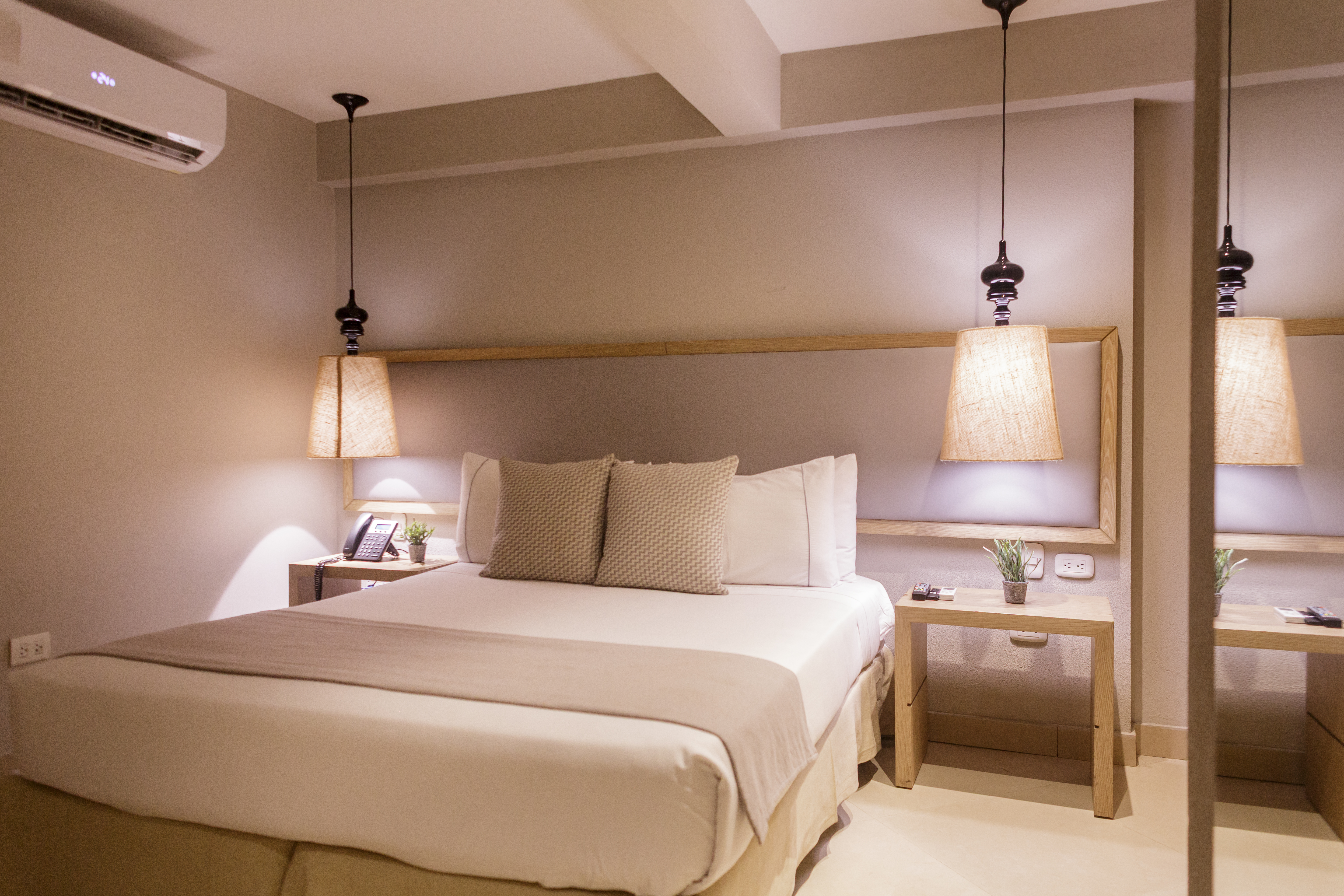 Double Deluxe One Bed