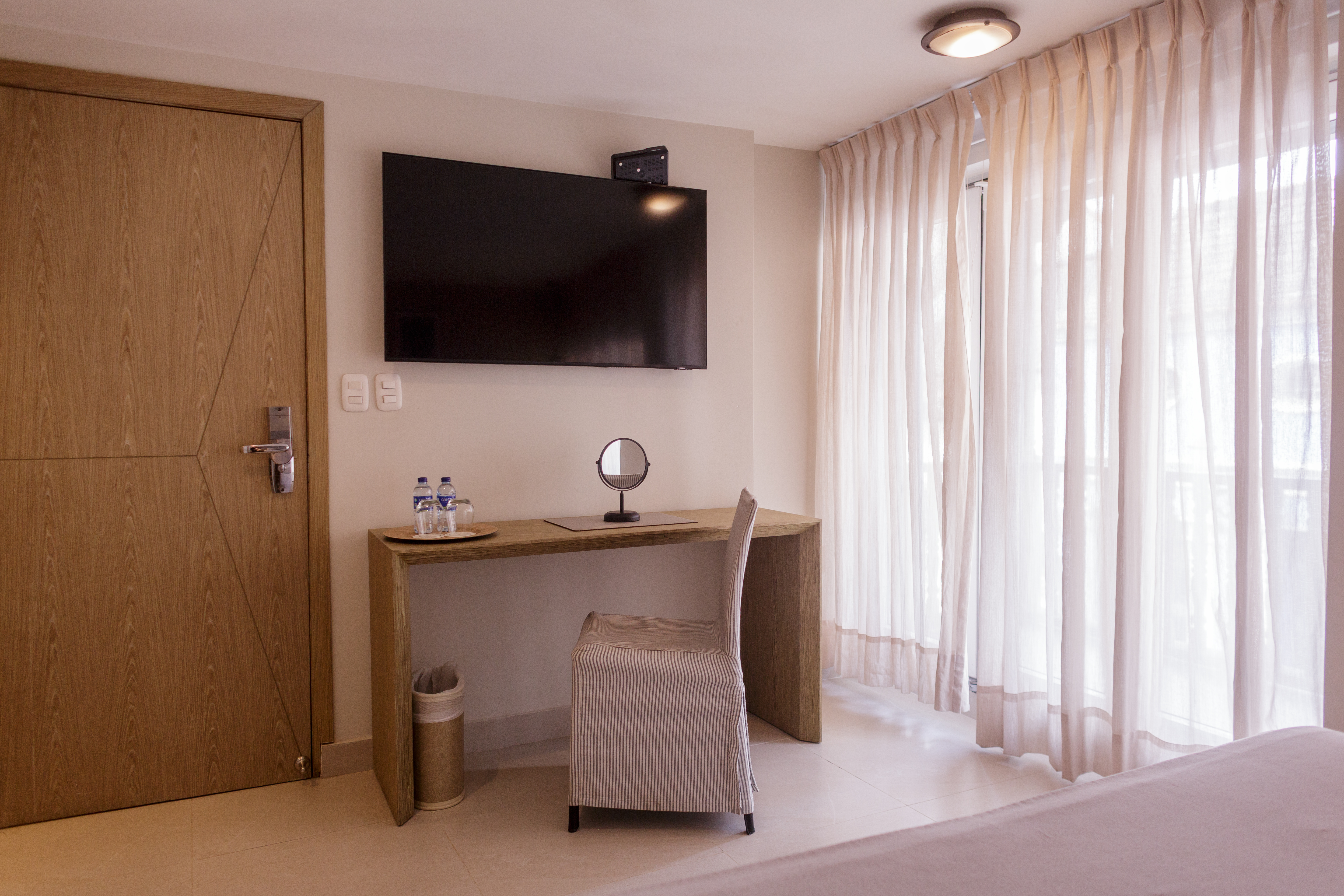 Double Deluxe One Bed