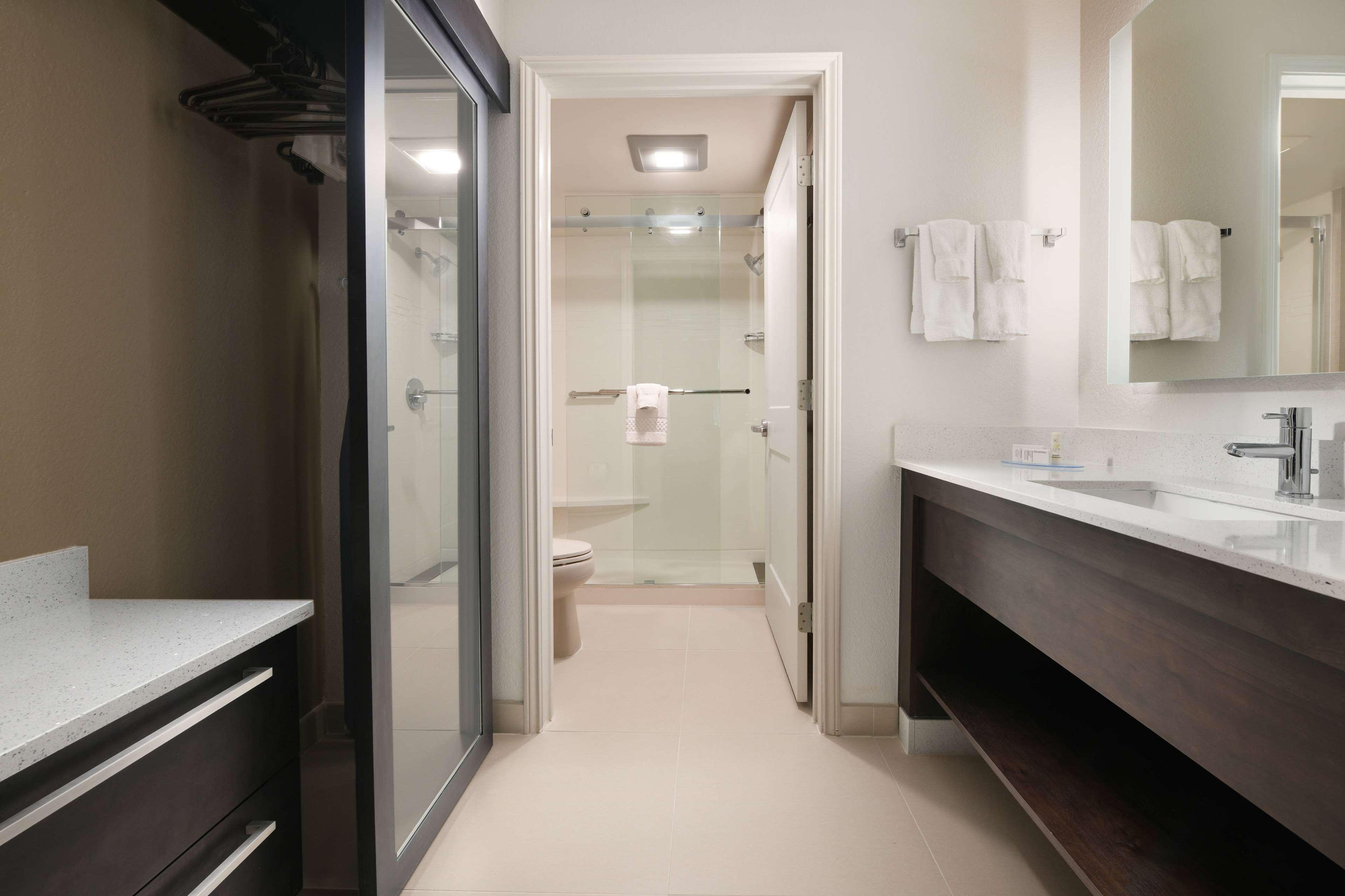 Suite Accessible-queen Size Bed