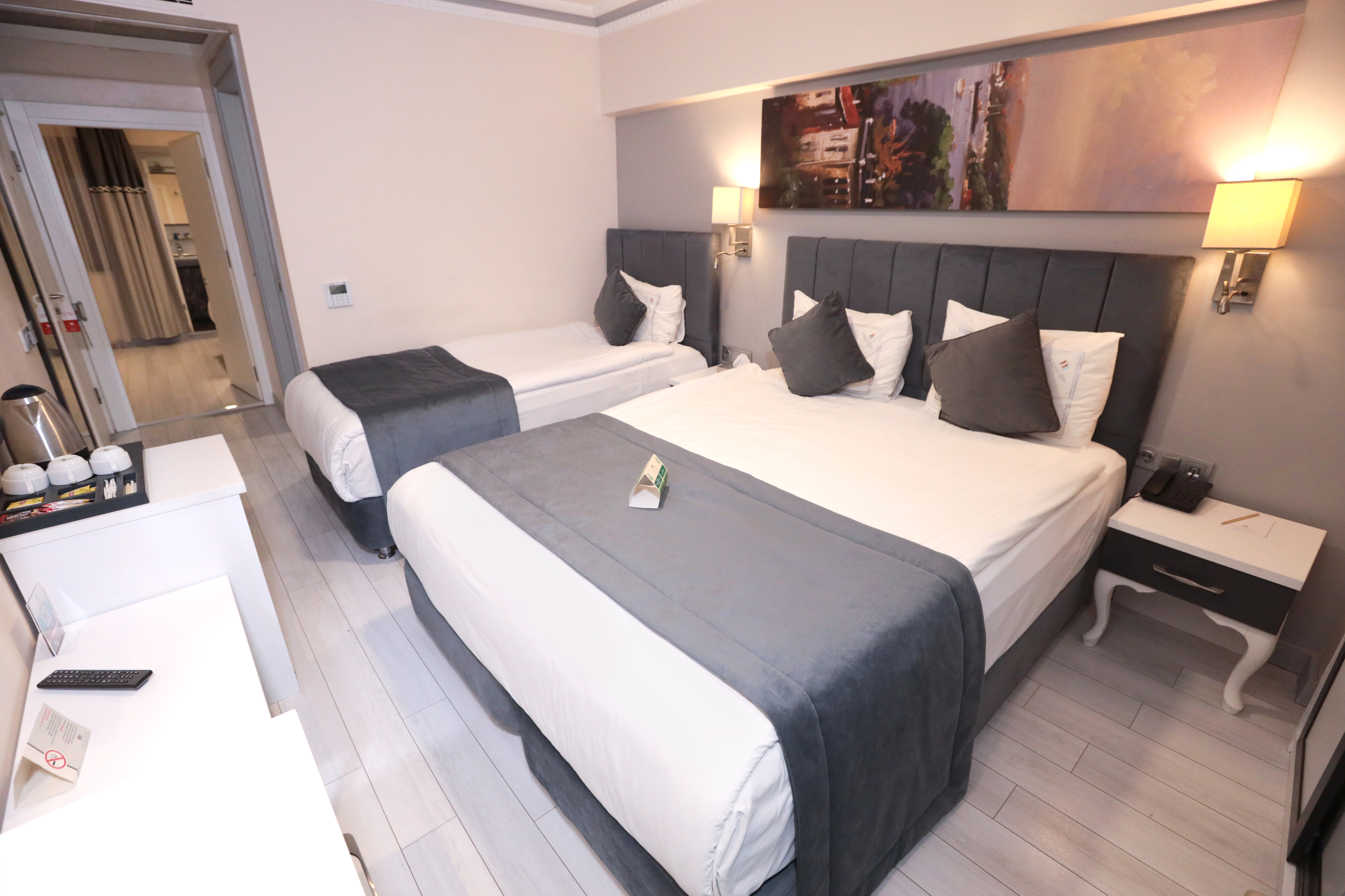 Quadruple Shared Internal Bathroom