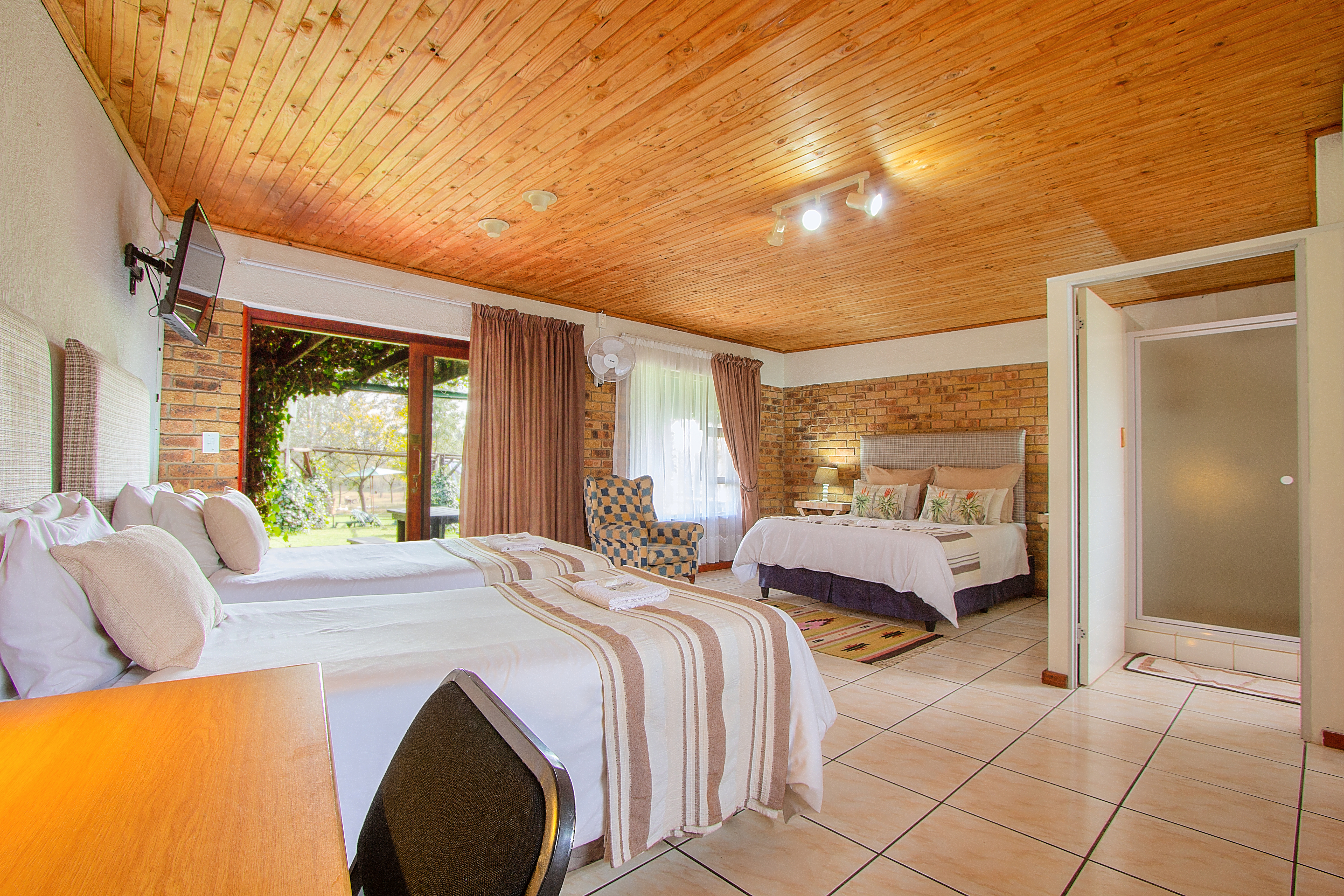 Family Room Capacity 4