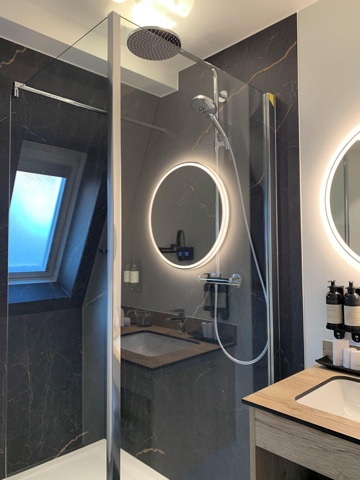 Family Room King Size Bed