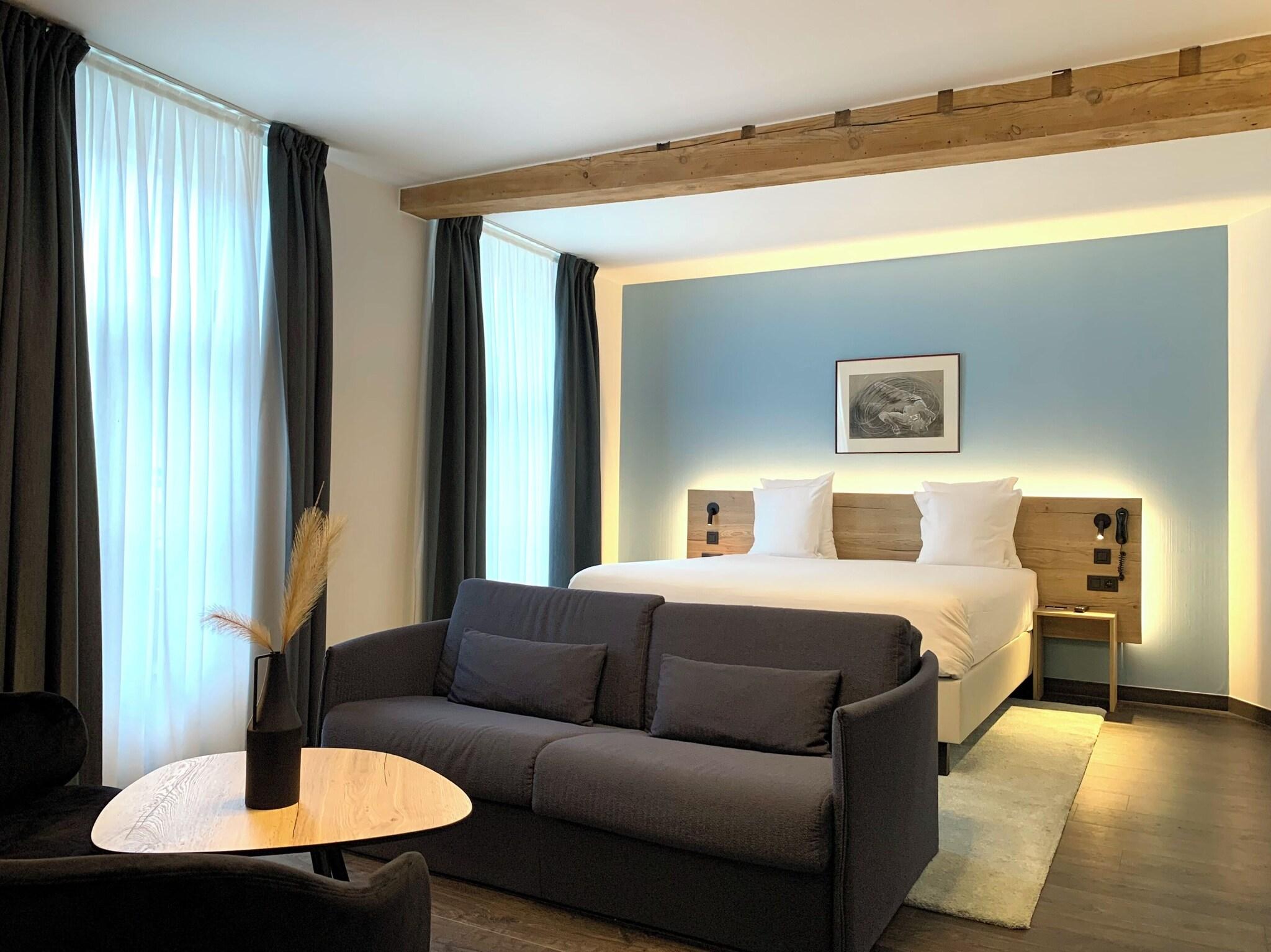 Family Room King Size Bed