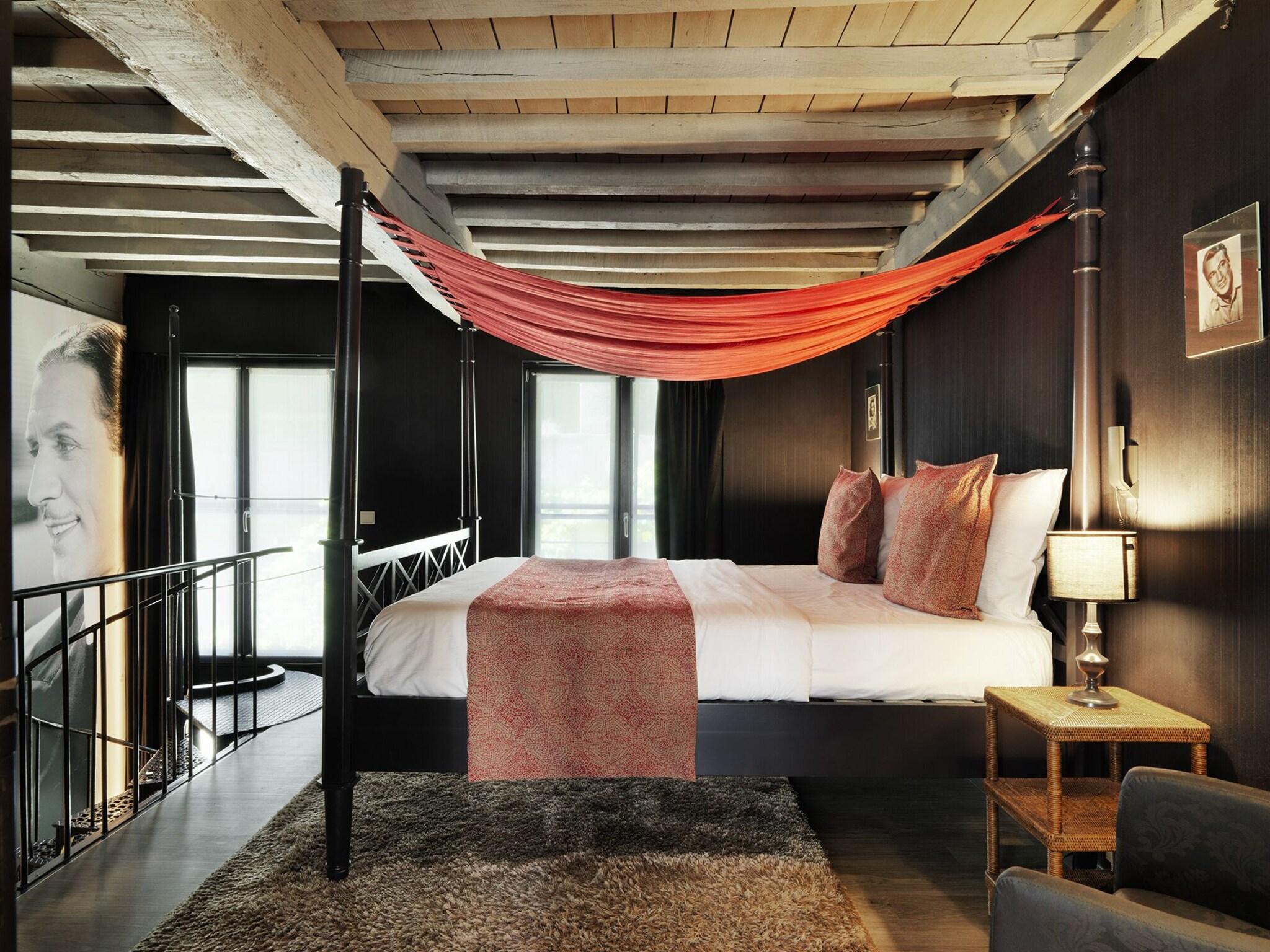 Family Room King Size Bed