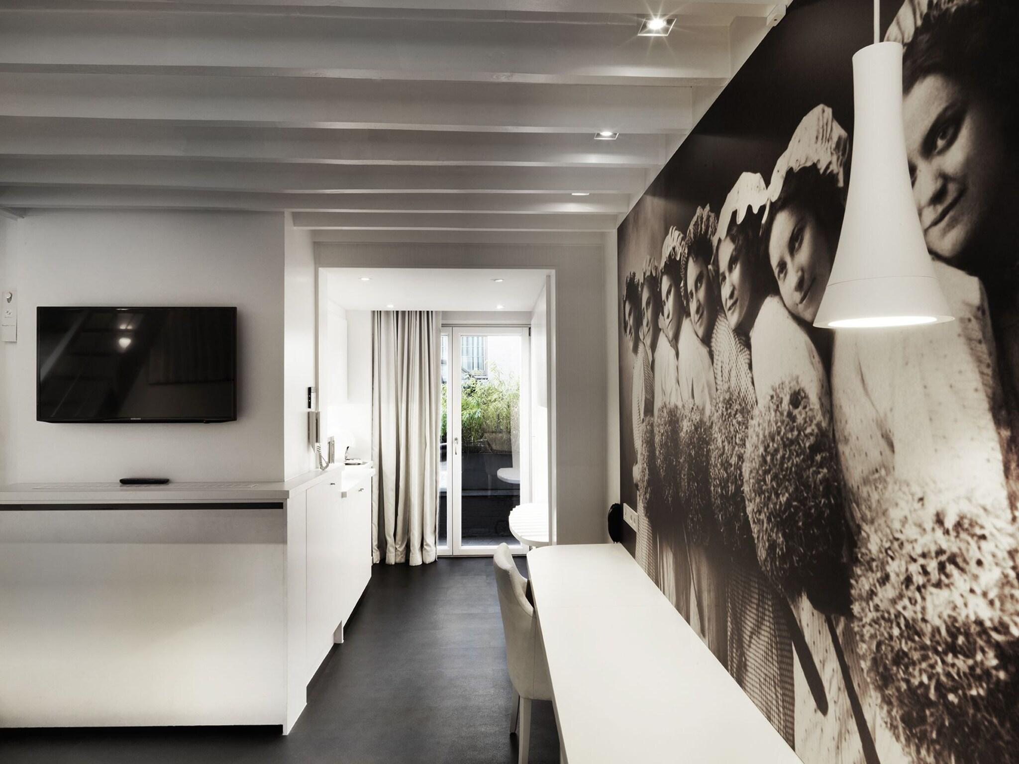 Family Room King Size Bed