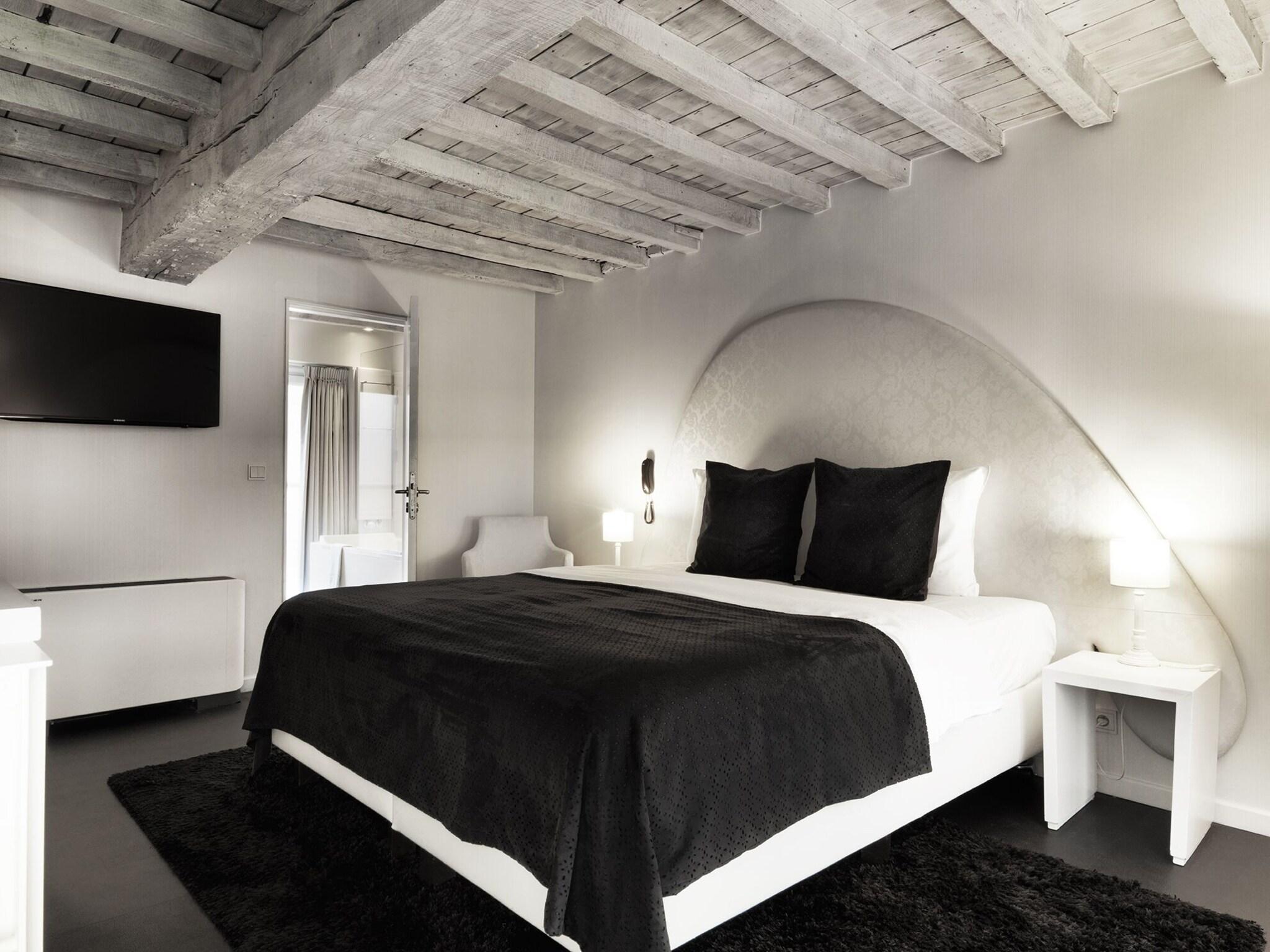 Family Room King Size Bed