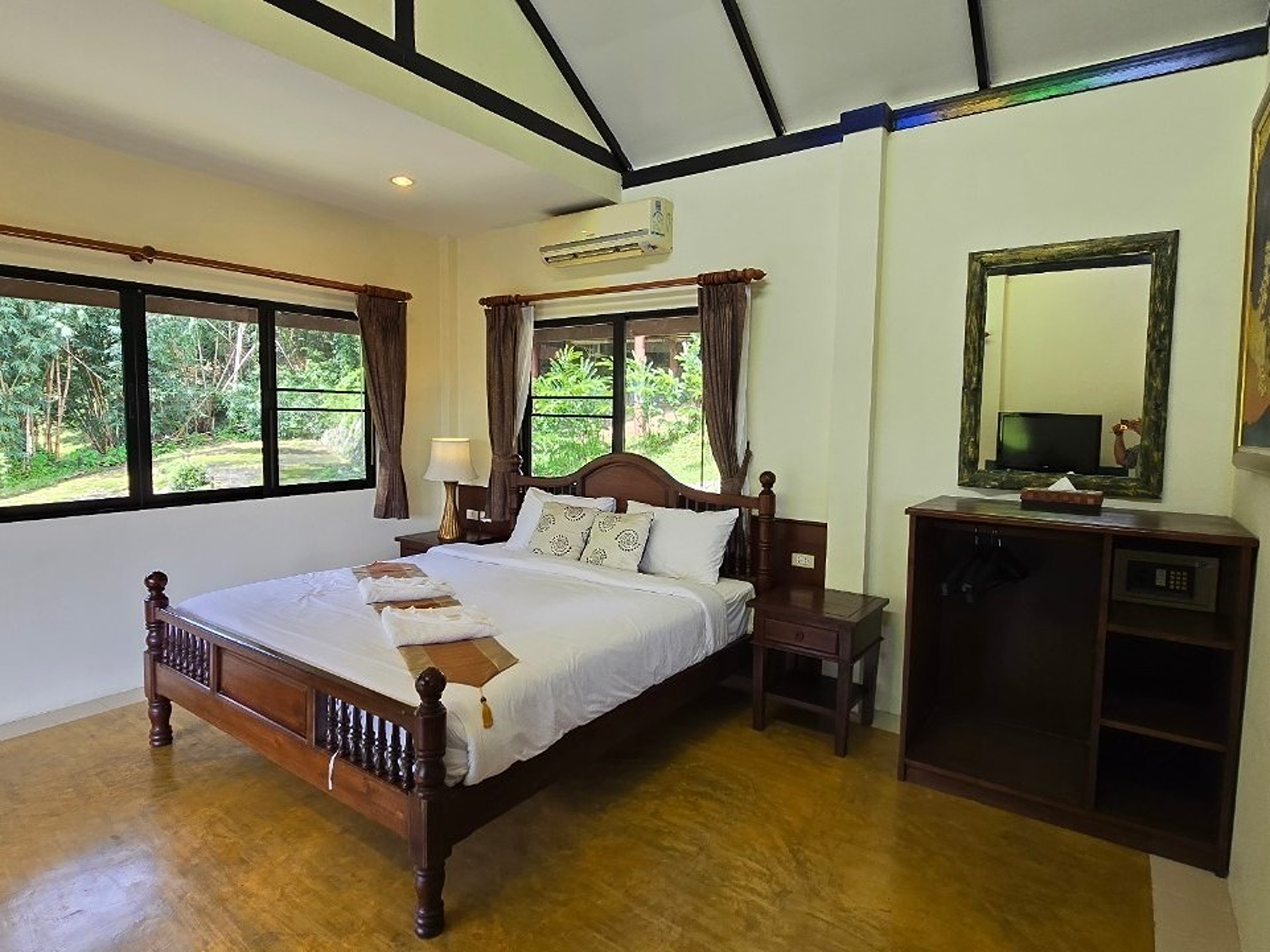 Double Deluxe King Bed