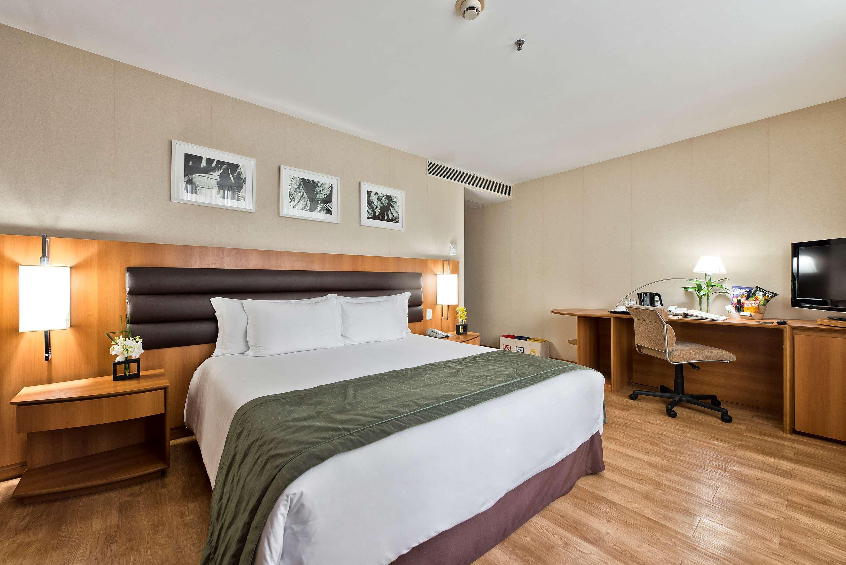 Double Queen Size Bed