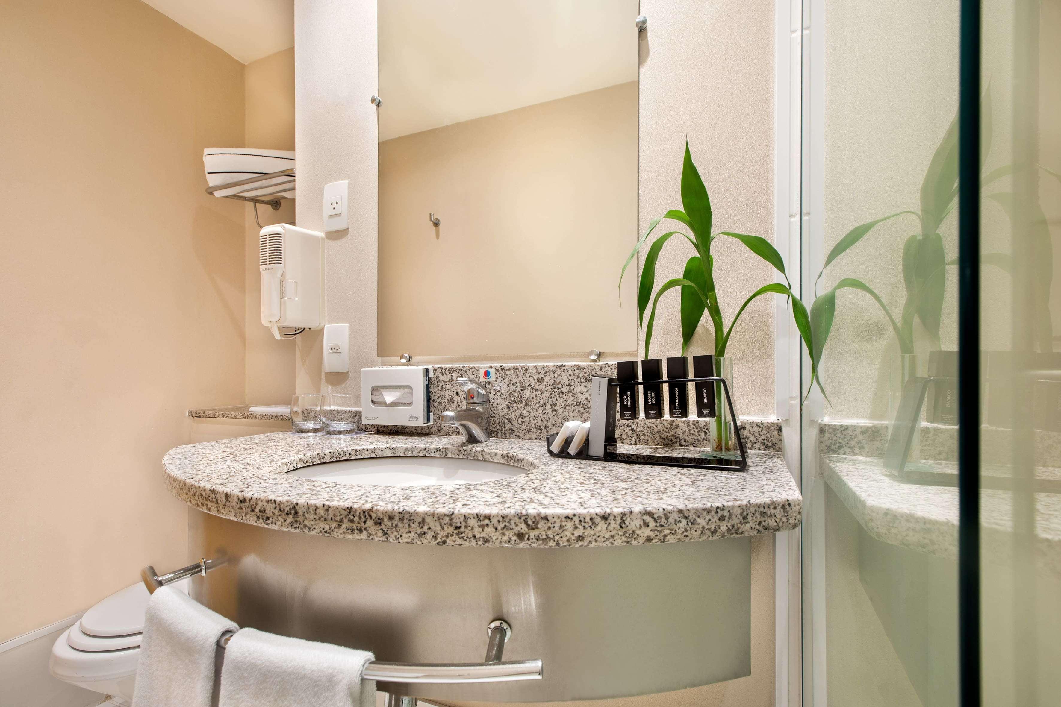 Double Deluxe Queen Bed