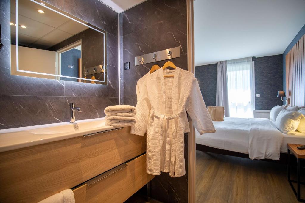 Junior Suite Queen Size Bed