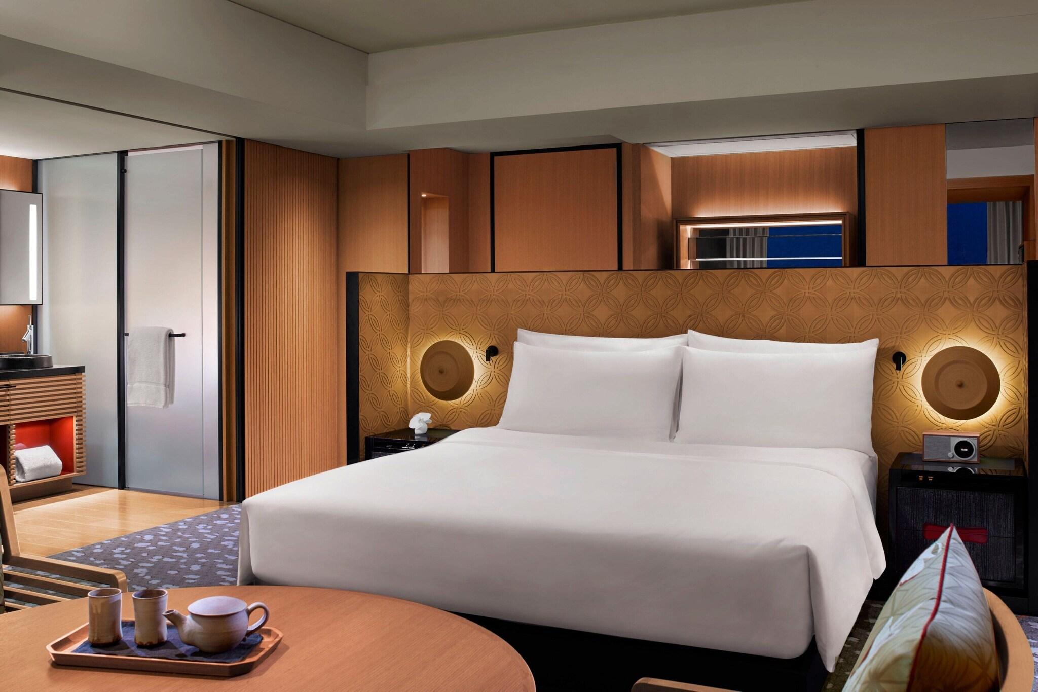 Double Deluxe King Bed