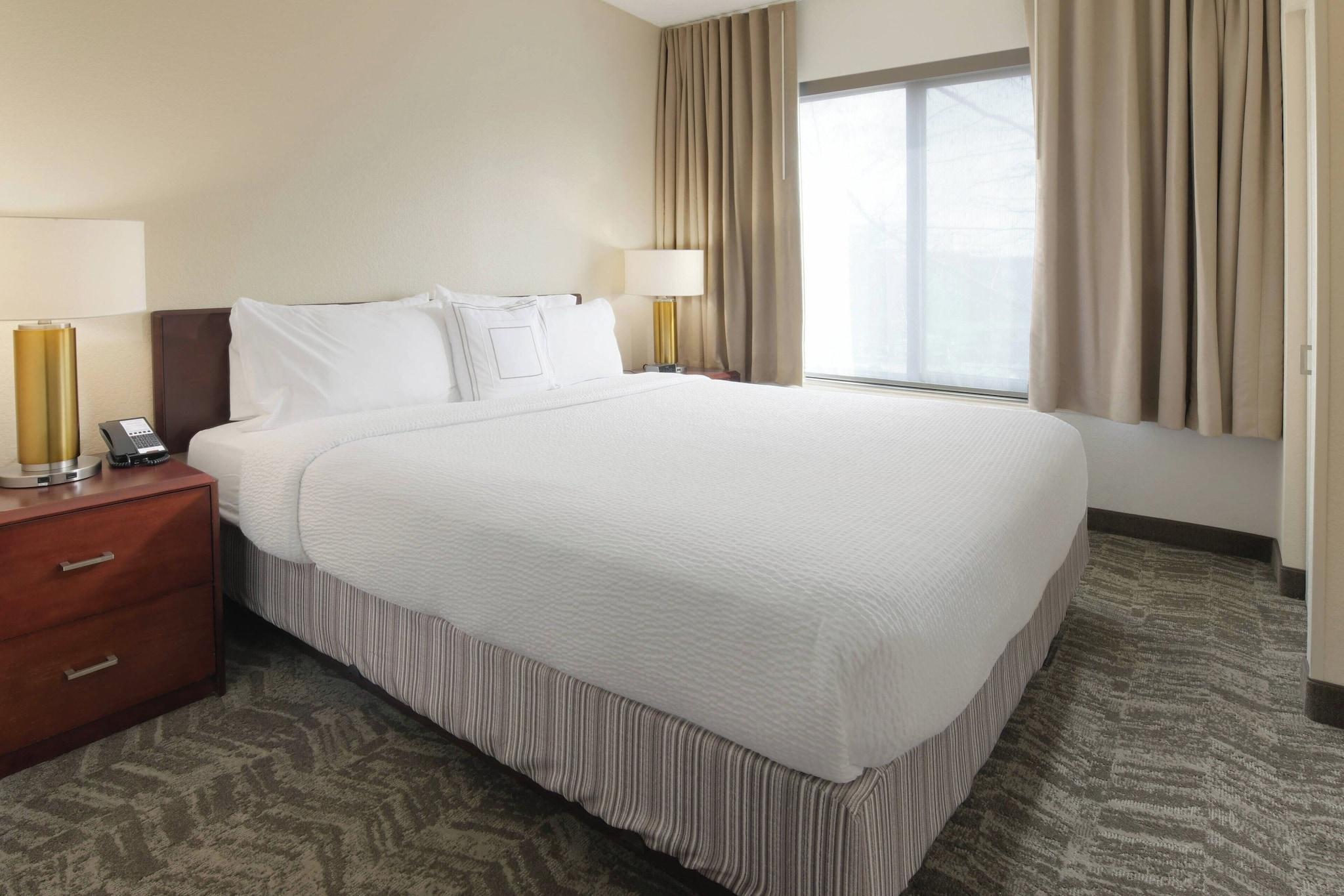 Suite King Size Bed