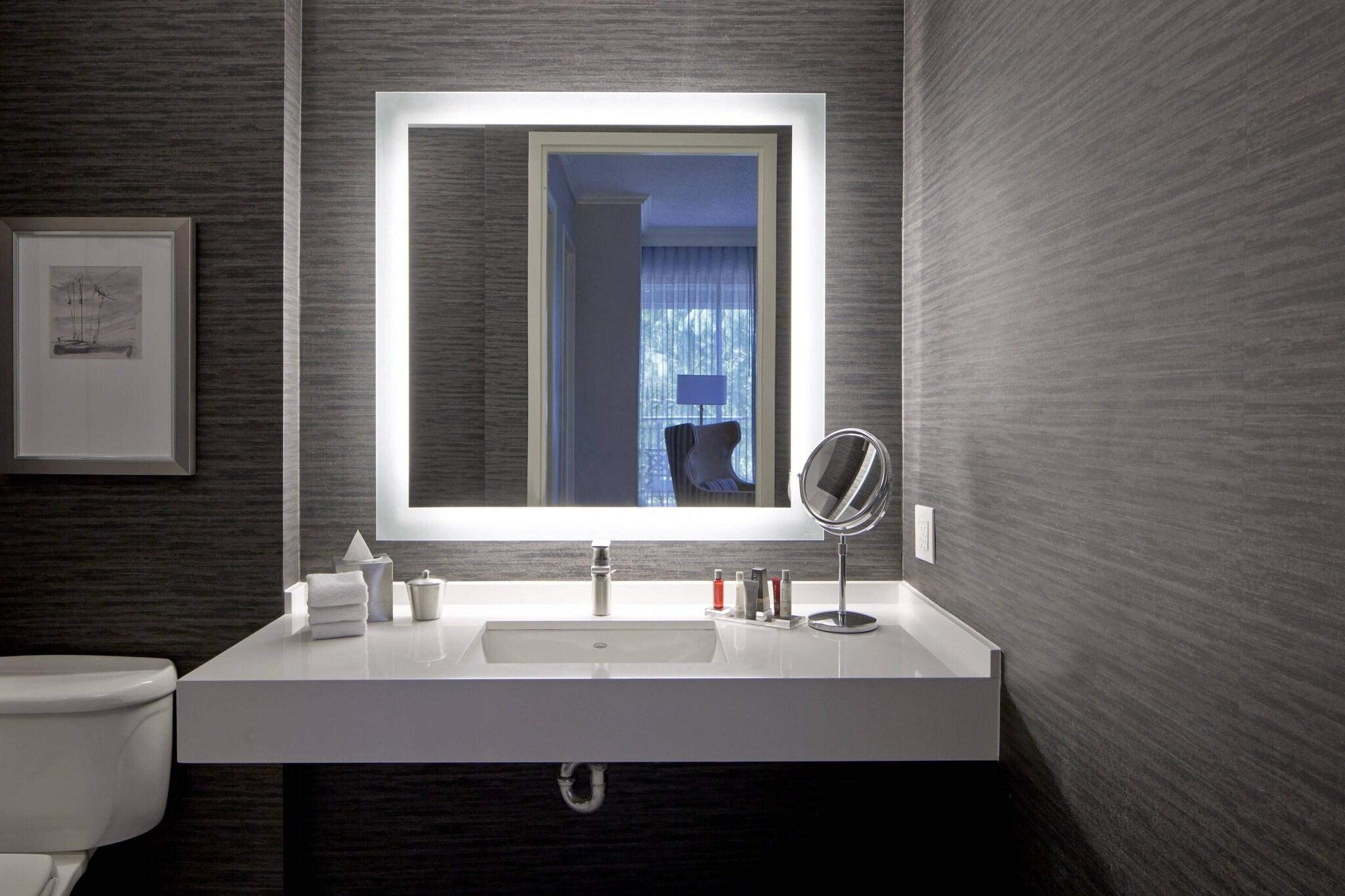 Suite Deluxe King Bed