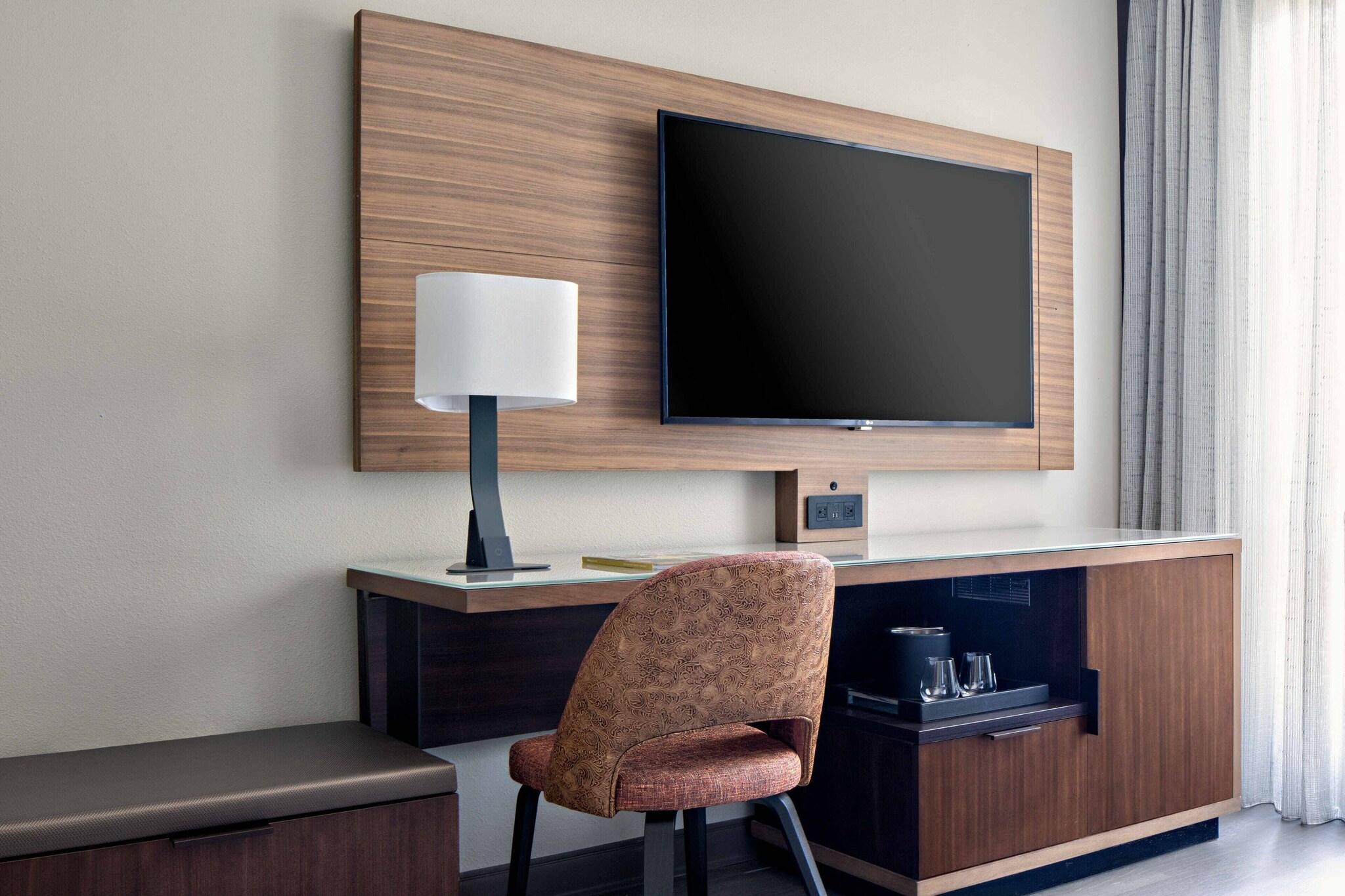 Suite Deluxe King Bed