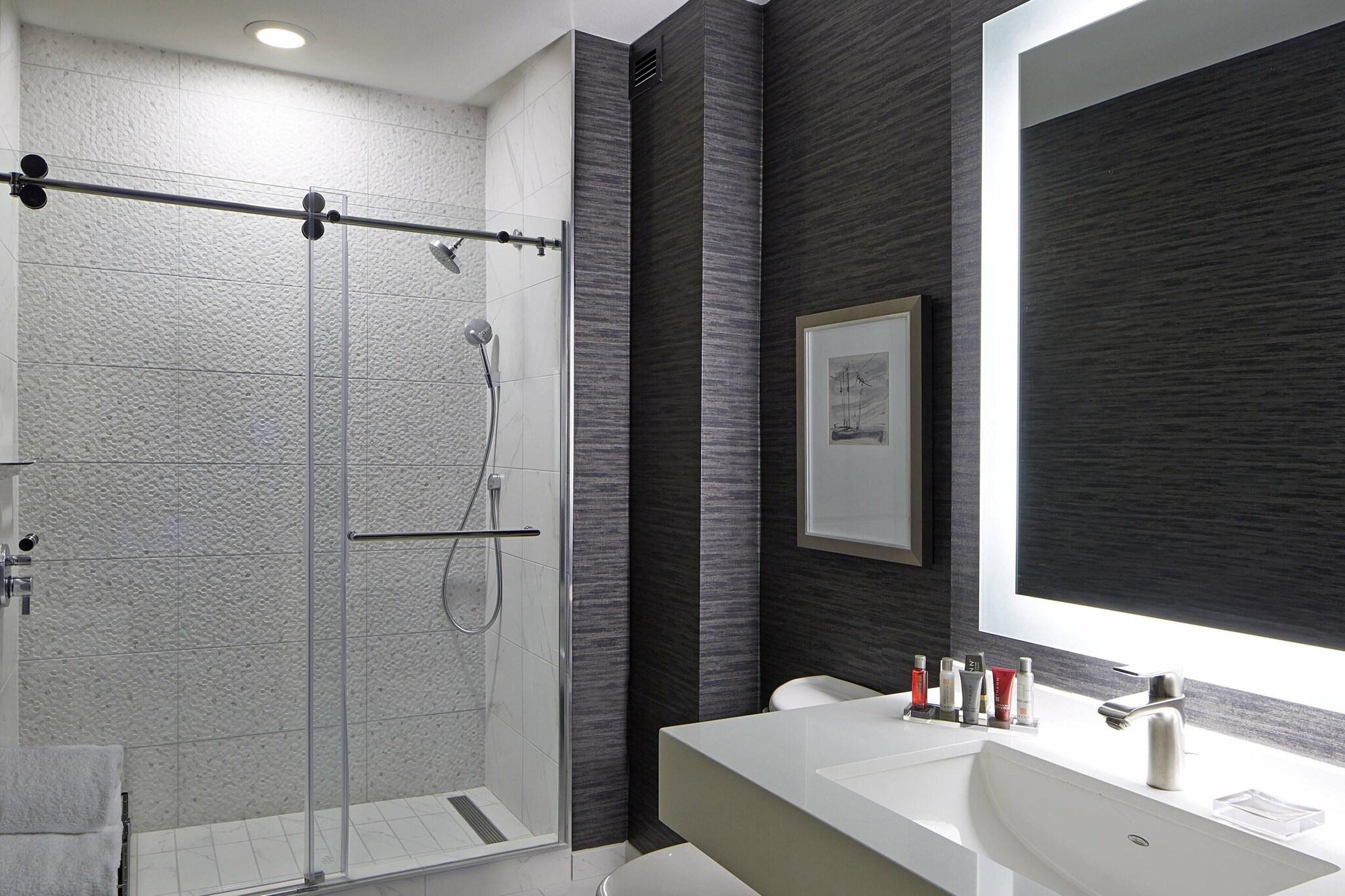 Studio Two Queen Beds