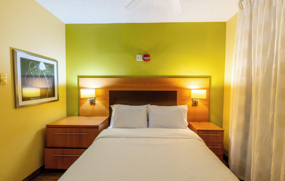 Studio Accessible-queen Size Bed