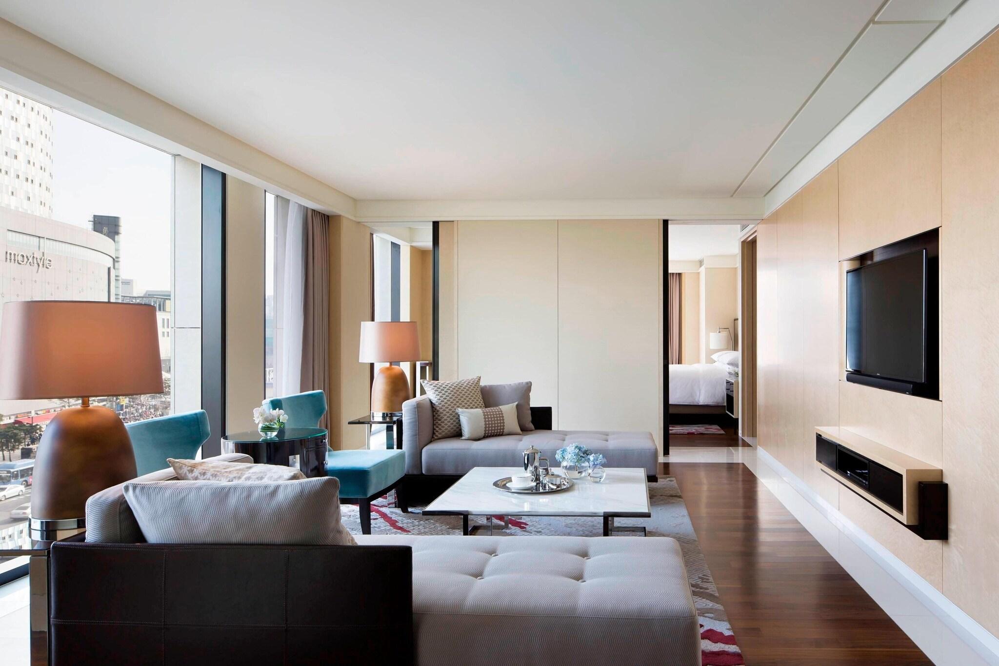 Suite Deluxe King Bed