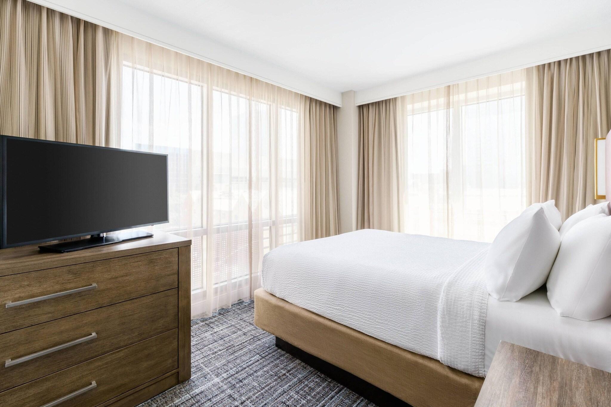 Studio Accessible-queen Size Bed