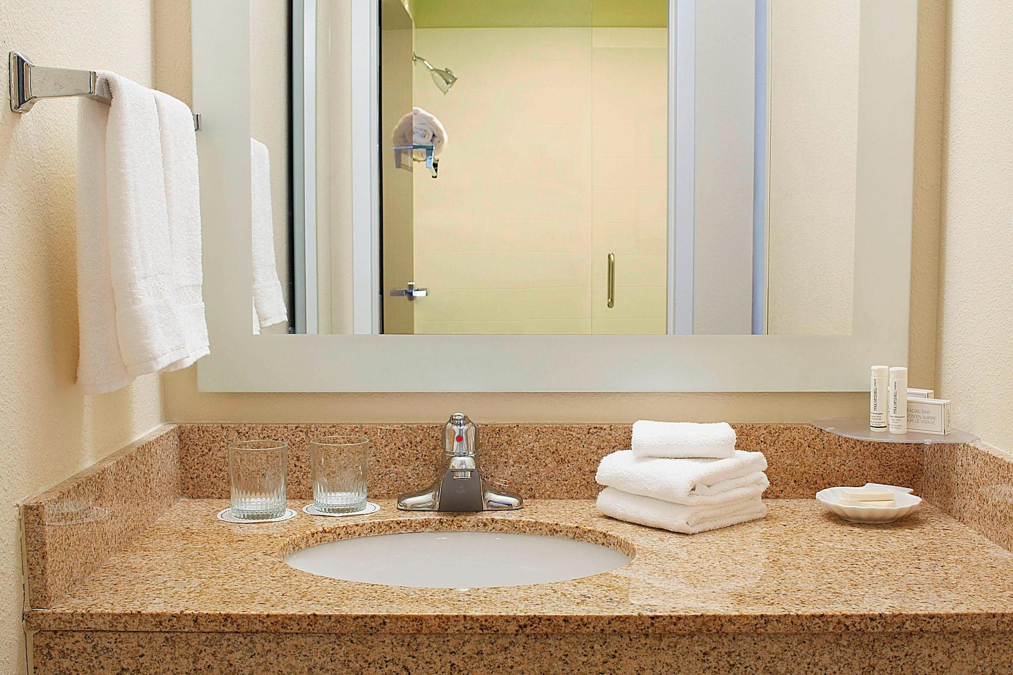 Suite Accessible King Size Bed