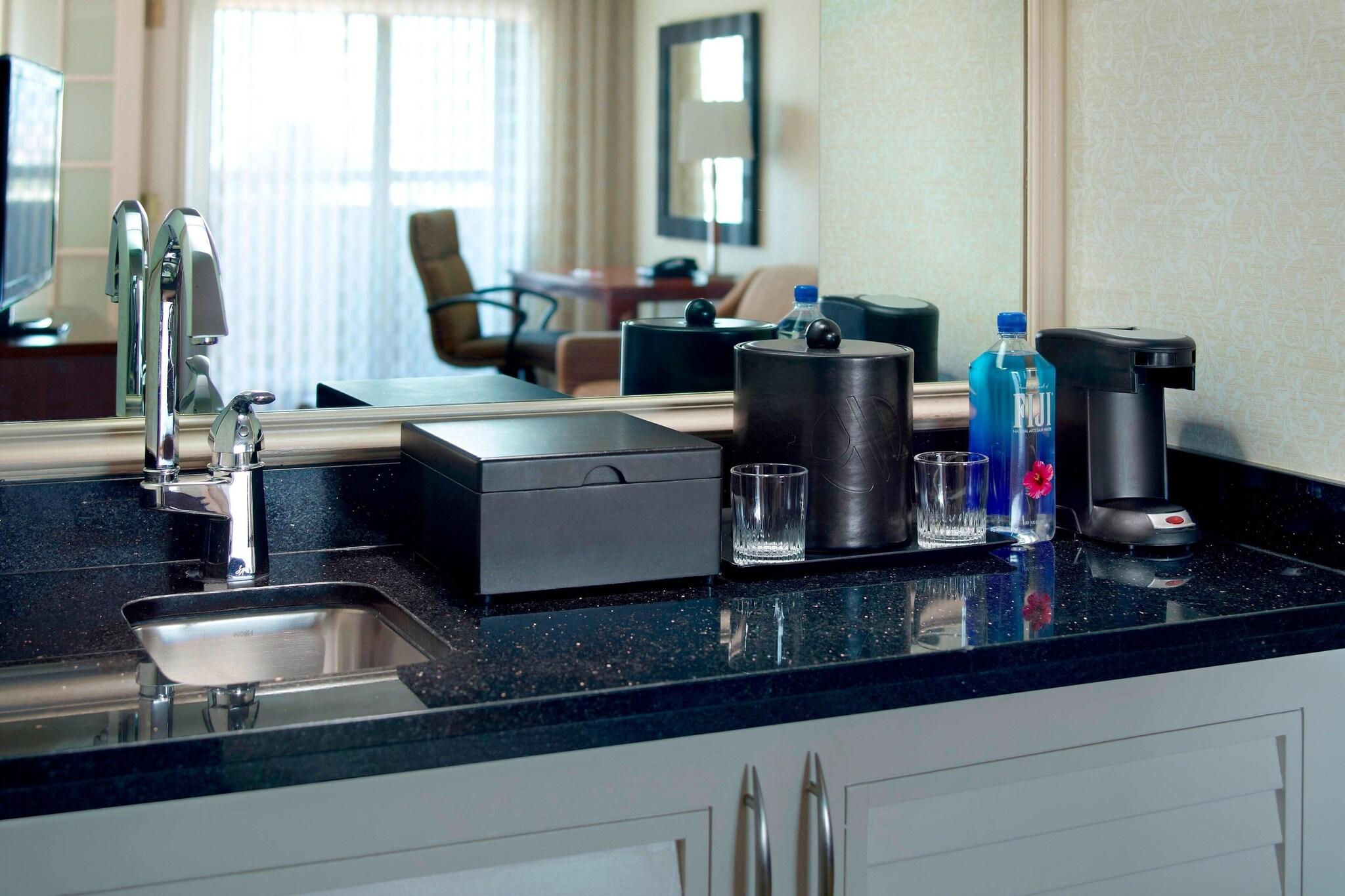 Suite City View King Bed