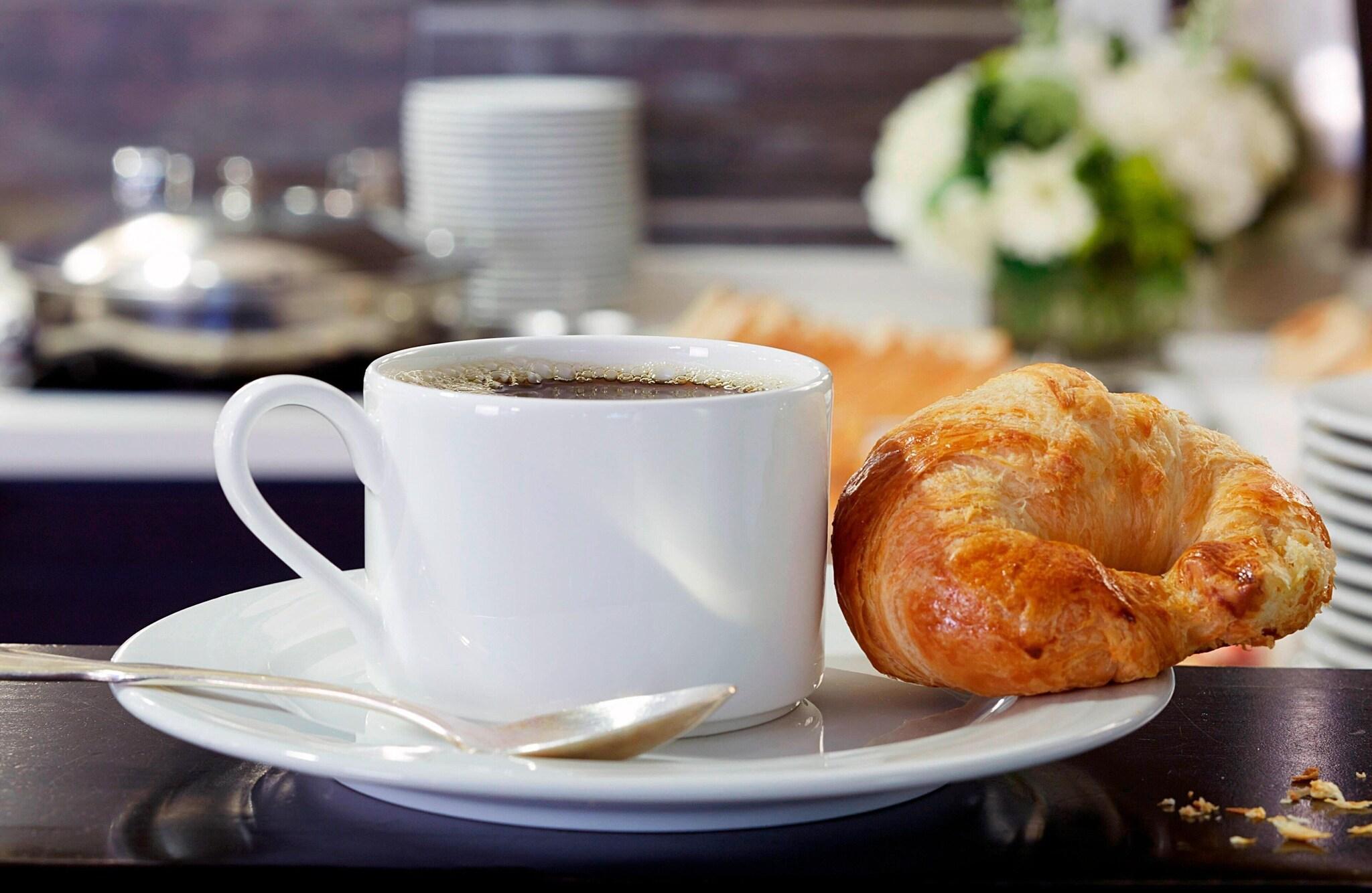 Double Club King Bed