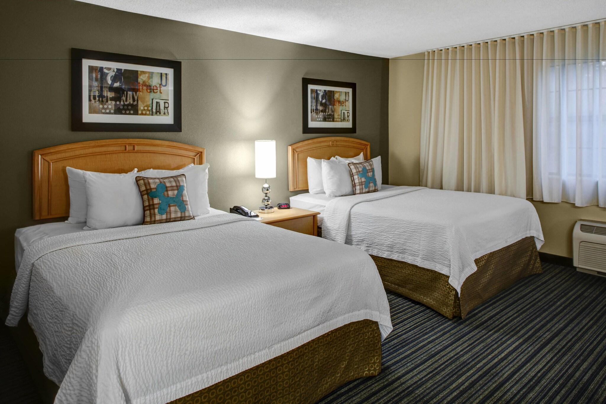 Studio Two Queen Beds